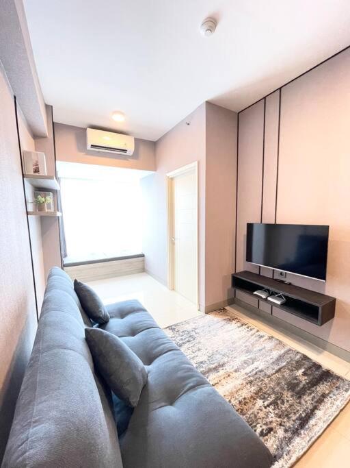 Anderson 2BR above pakuwon mall center high floor view 2