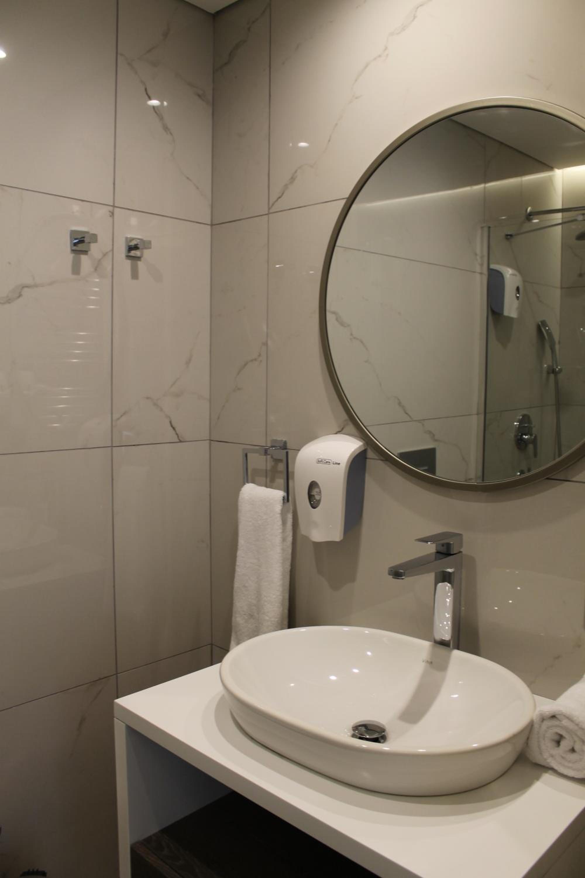 Garlon Residence - Image 277