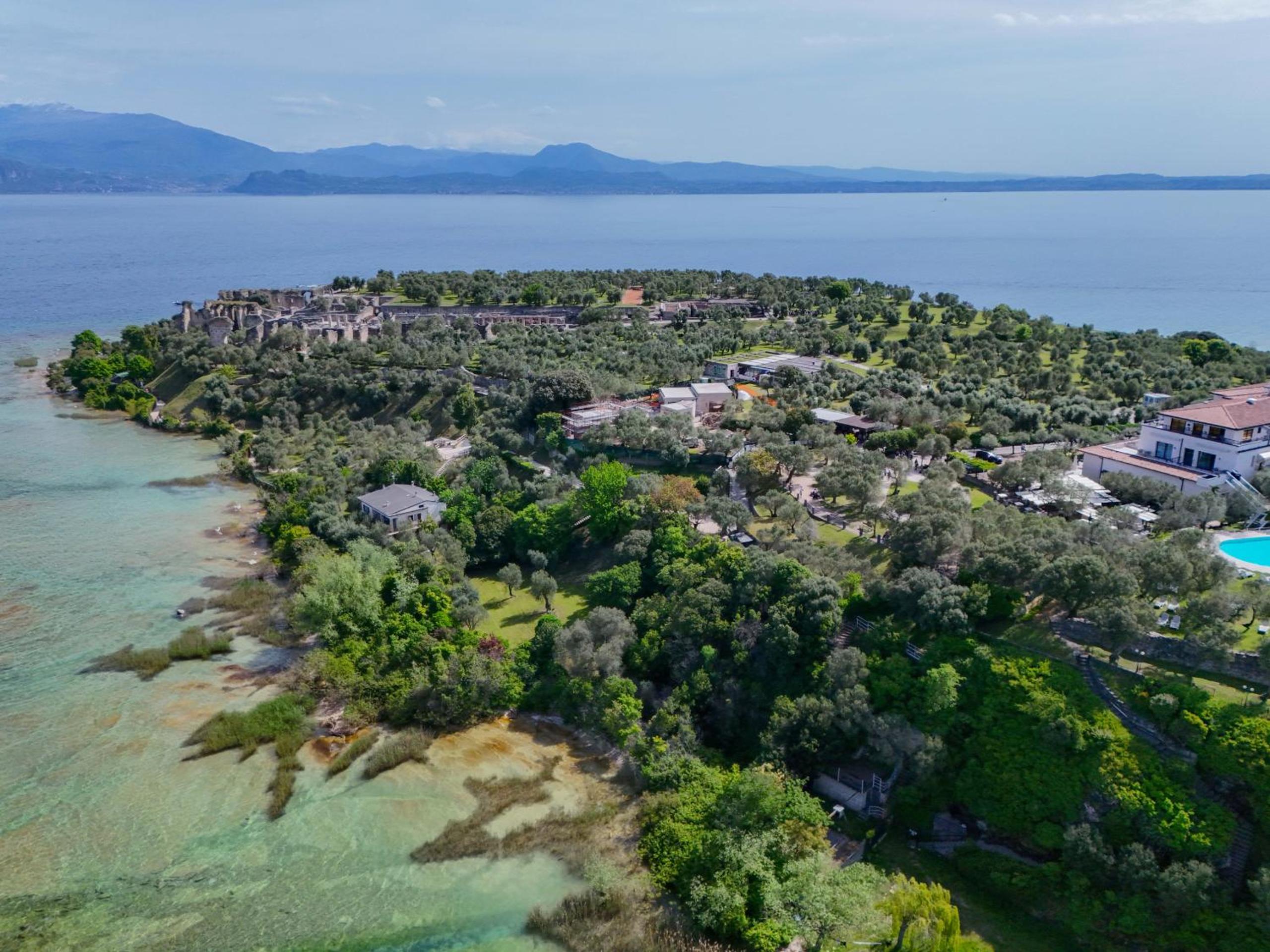 MGH Luxury - Villa Sirmione view 2