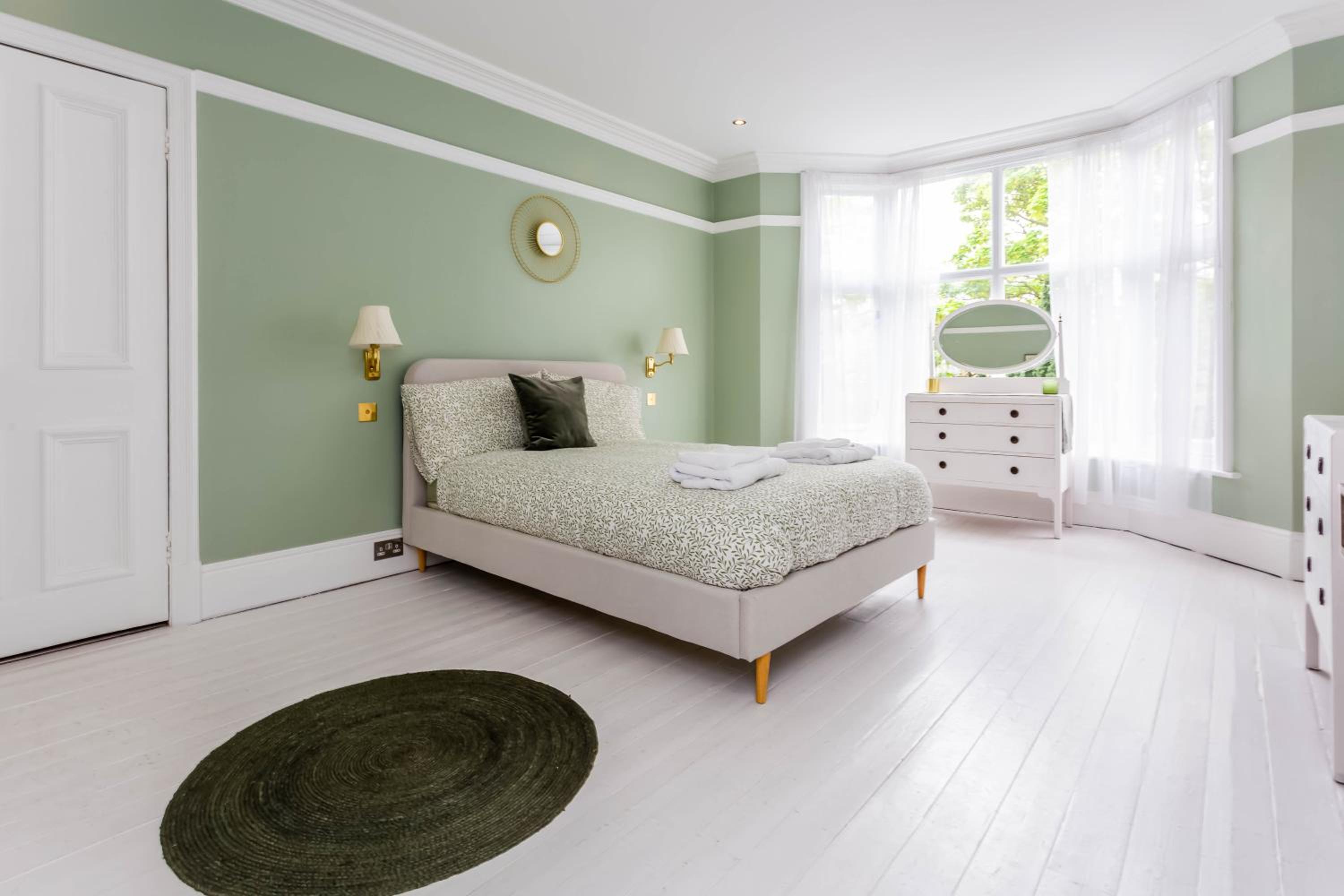 Guest Homes - The Grove view 5