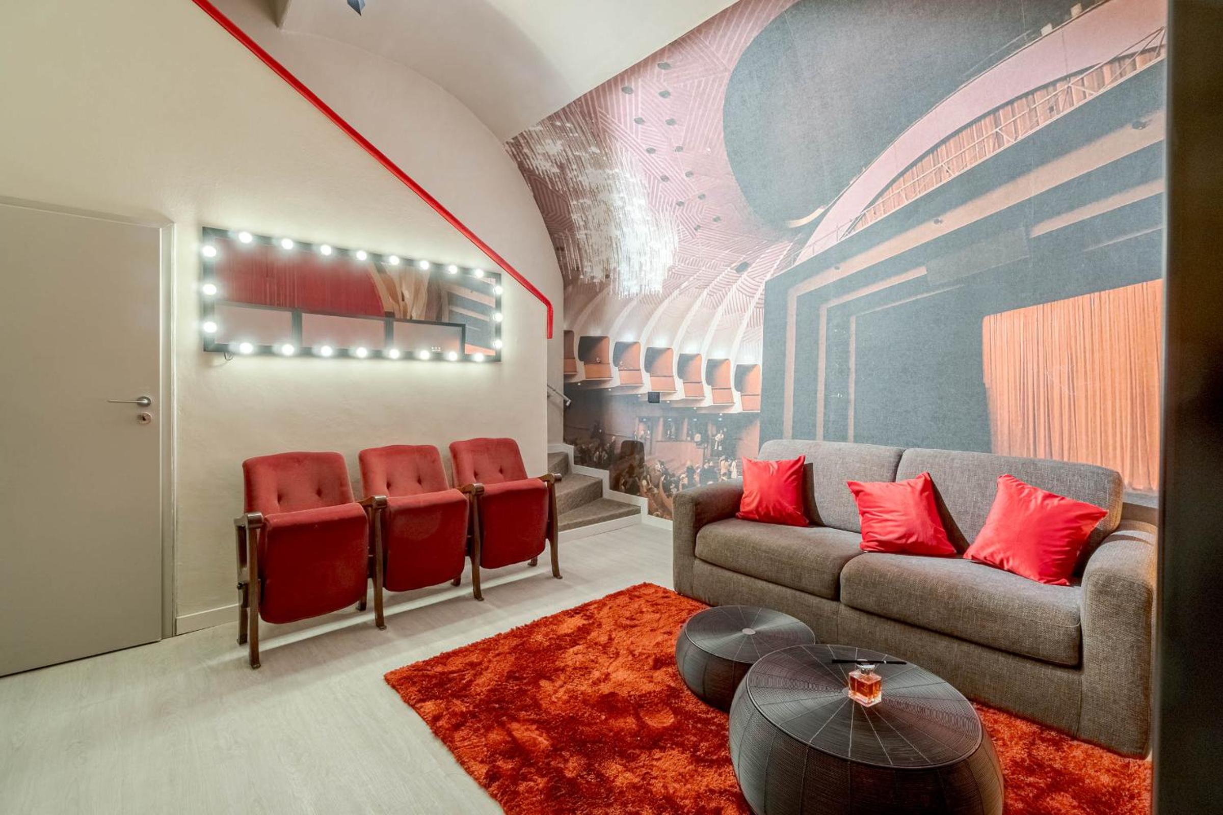 GuestHost - La Suite del Regio! Chic & Central Apartment photo 3
