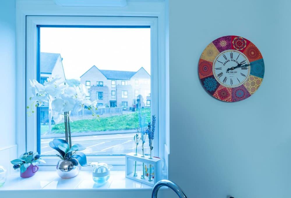 Luxury Ground Floor 2 Bedroom Apartment free WiFi & Parking 2