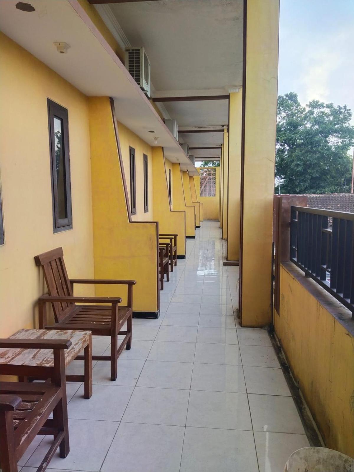 RedDoorz at Ratu Homestay Syariah Near Lippo Mall Banyuwangi