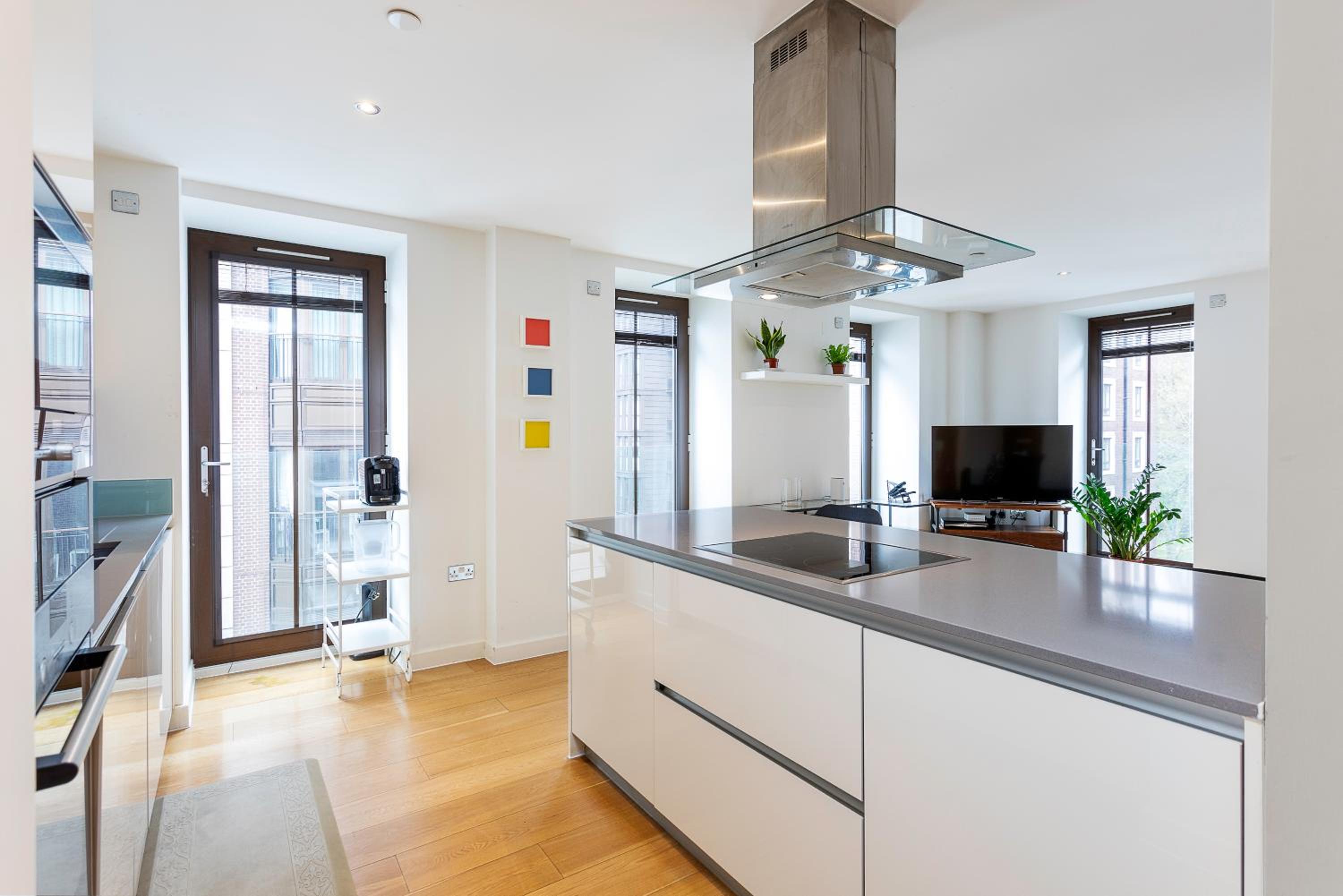 Cityscape Serenity - 2BR Westminster Apartment