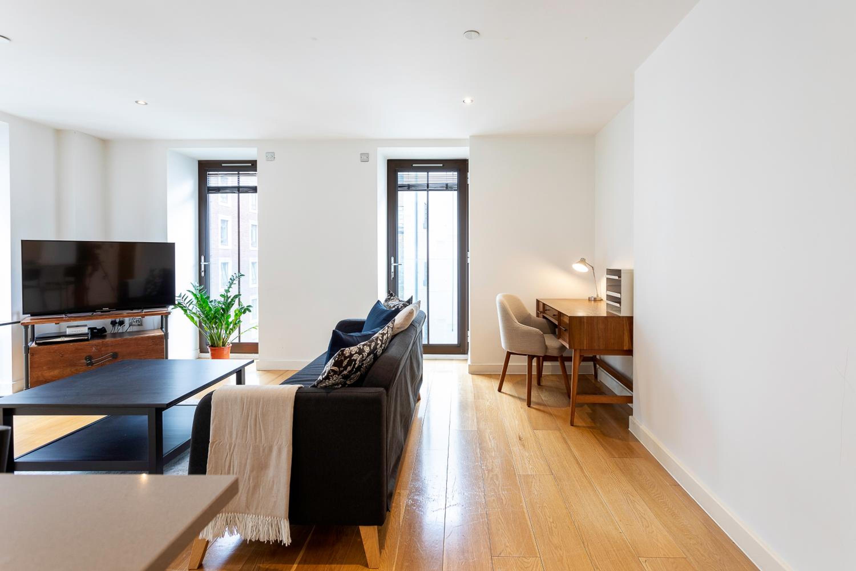 Cityscape Serenity - 2BR Westminster Apartment