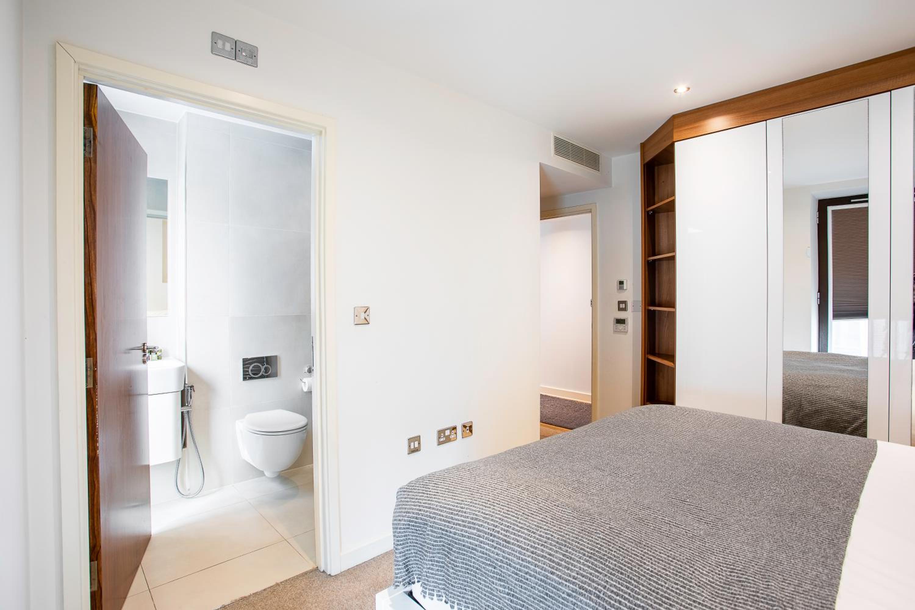 Cityscape Serenity - 2BR Westminster Apartment