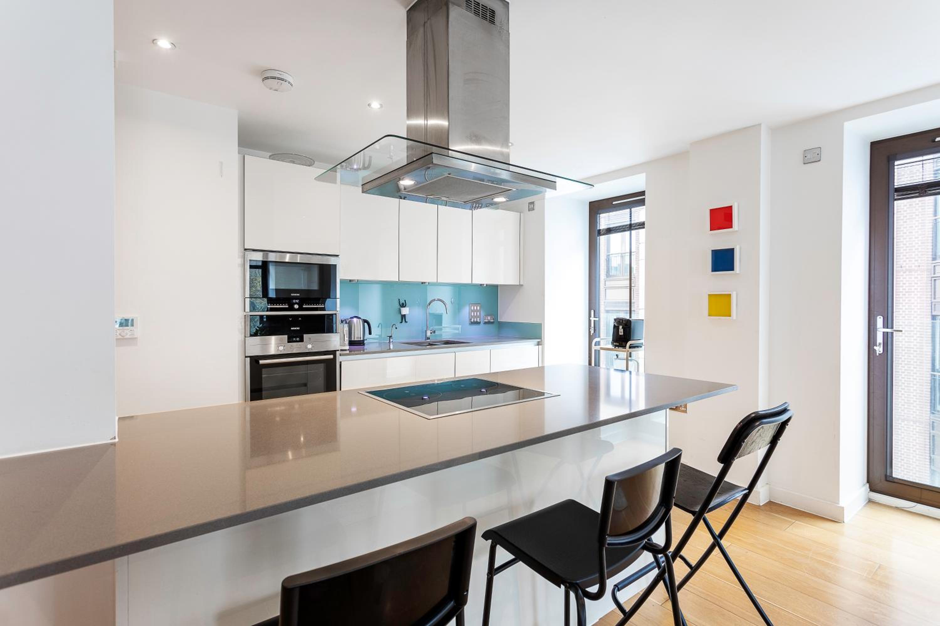 Cityscape Serenity - 2BR Westminster Apartment
