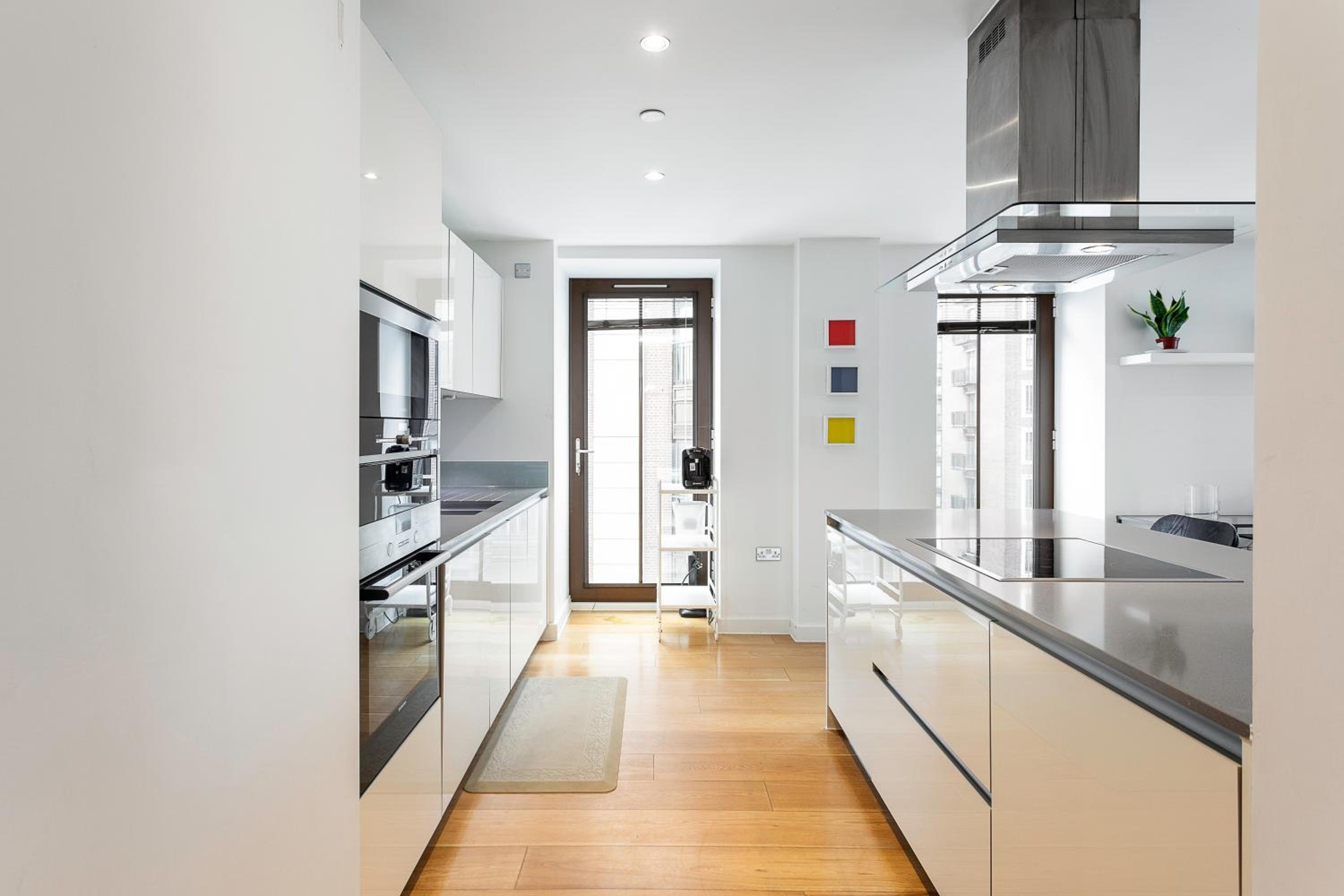 Cityscape Serenity - 2BR Westminster Apartment
