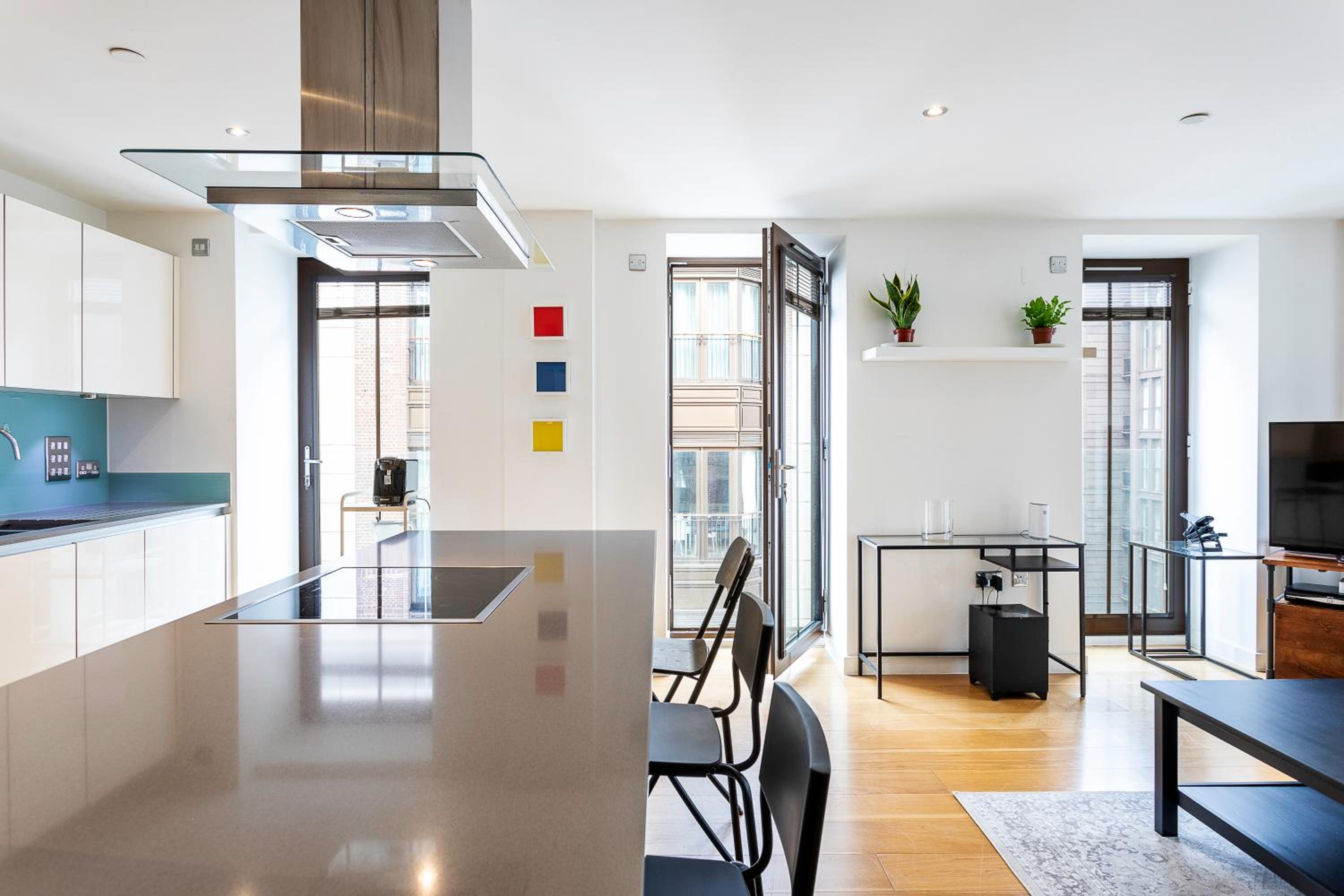 Cityscape Serenity - 2BR Westminster Apartment