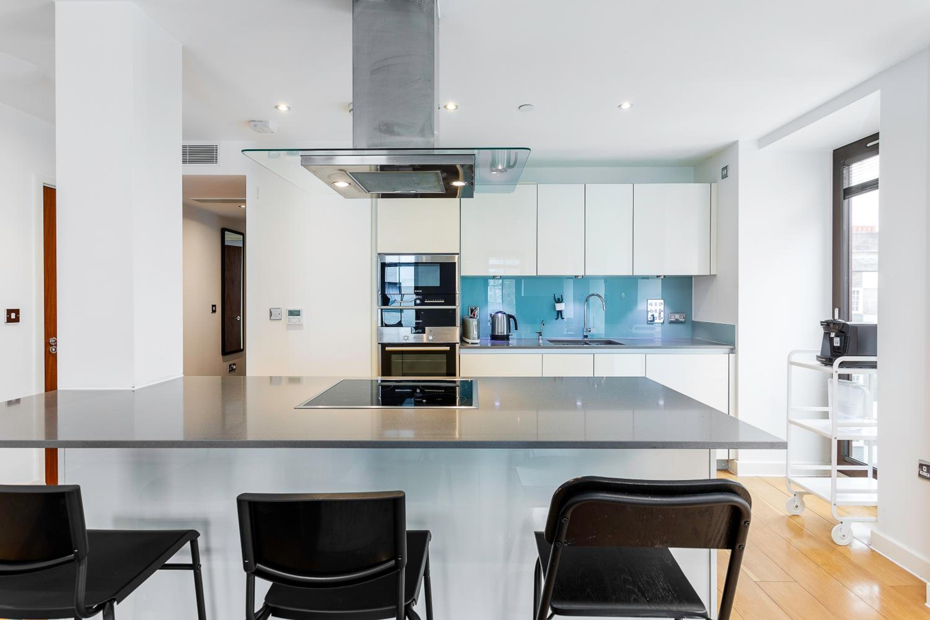Cityscape Serenity - 2BR Westminster Apartment
