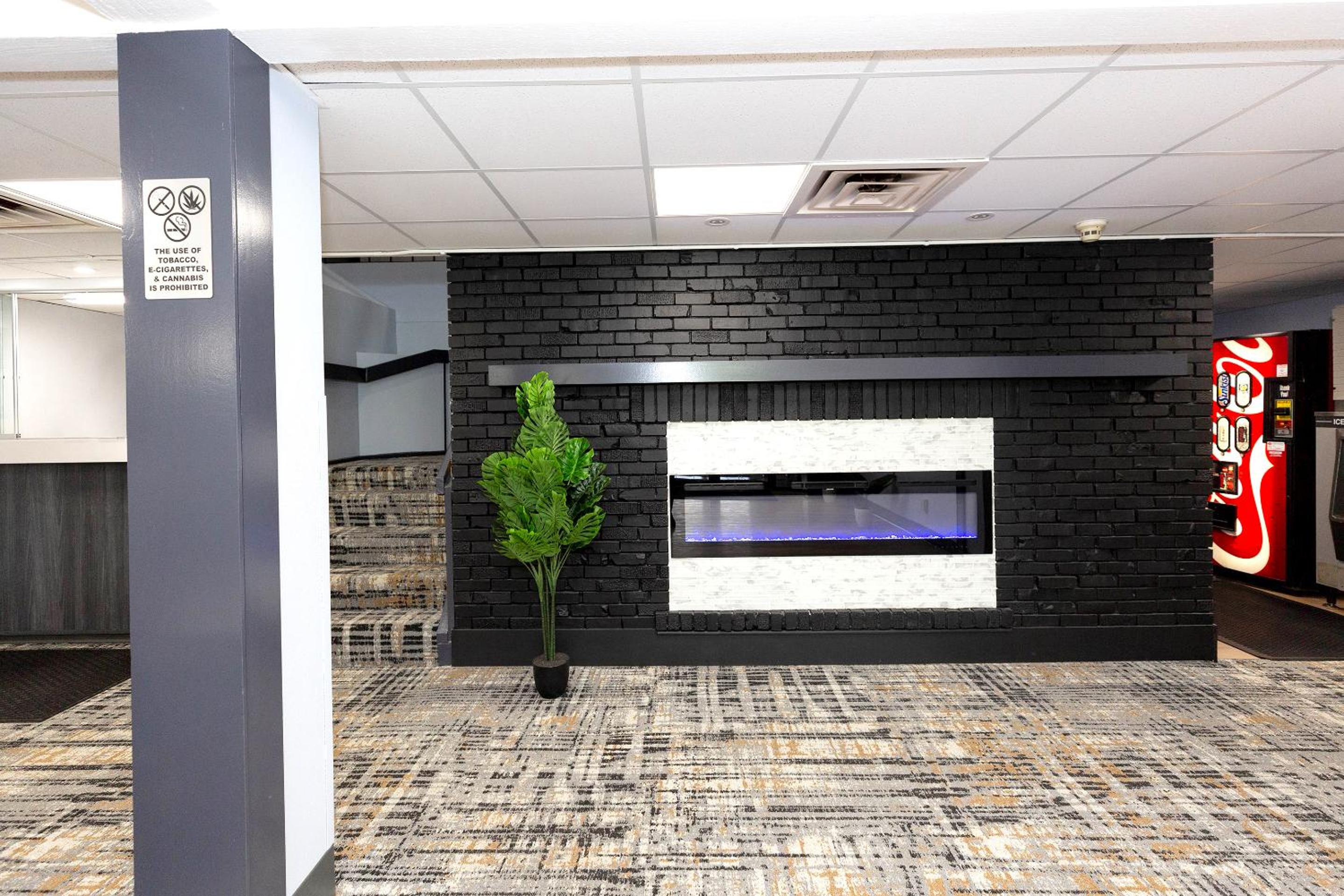 Mankato Vacations - Coratel Inn  Suites by Jasper Mankato - Property Image 1