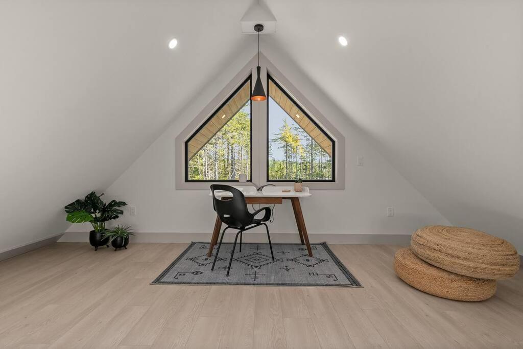 Numinous Cottage Long Lake Oasis