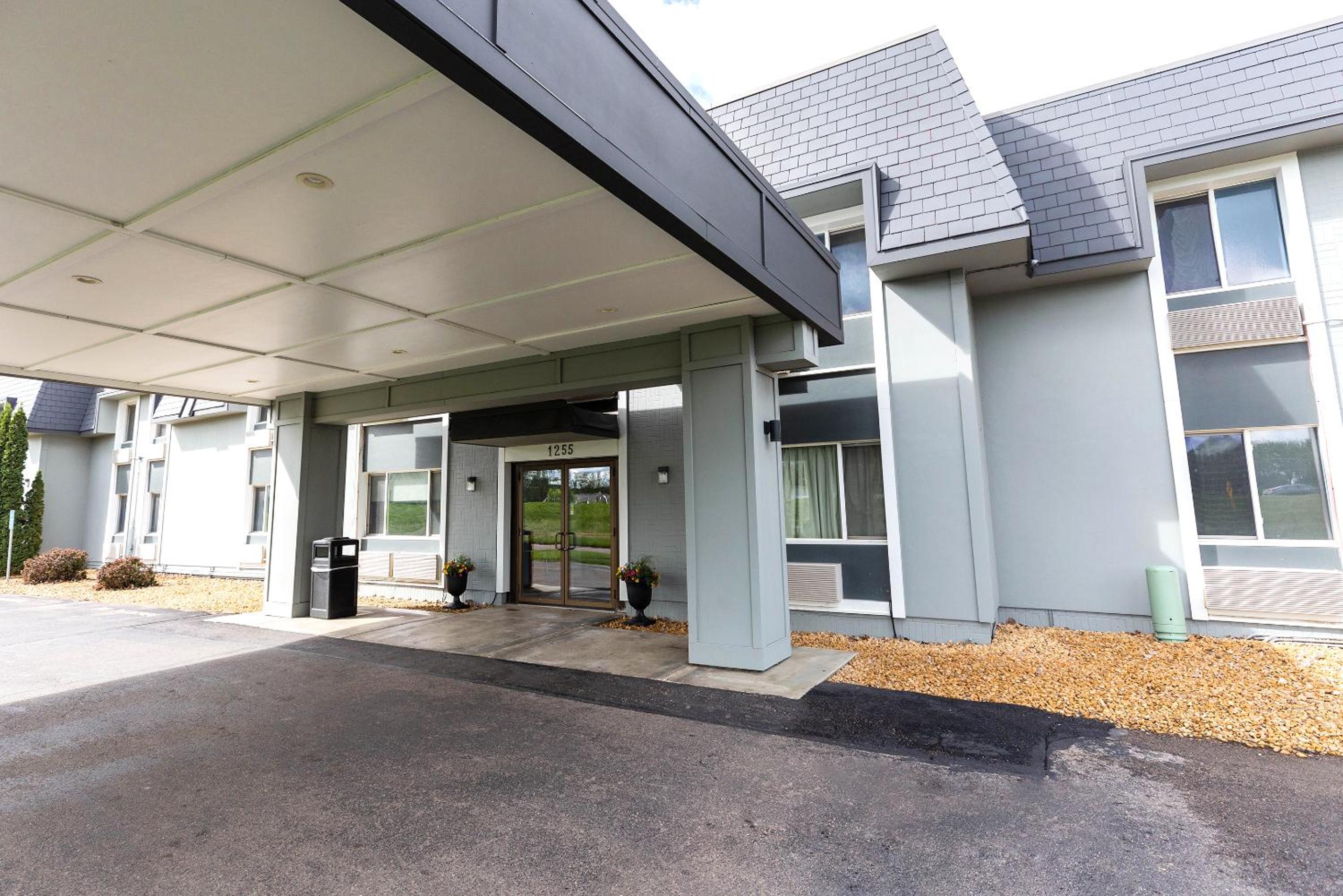 Mankato Vacations - Coratel Inn  Suites by Jasper Mankato - Property Image 20