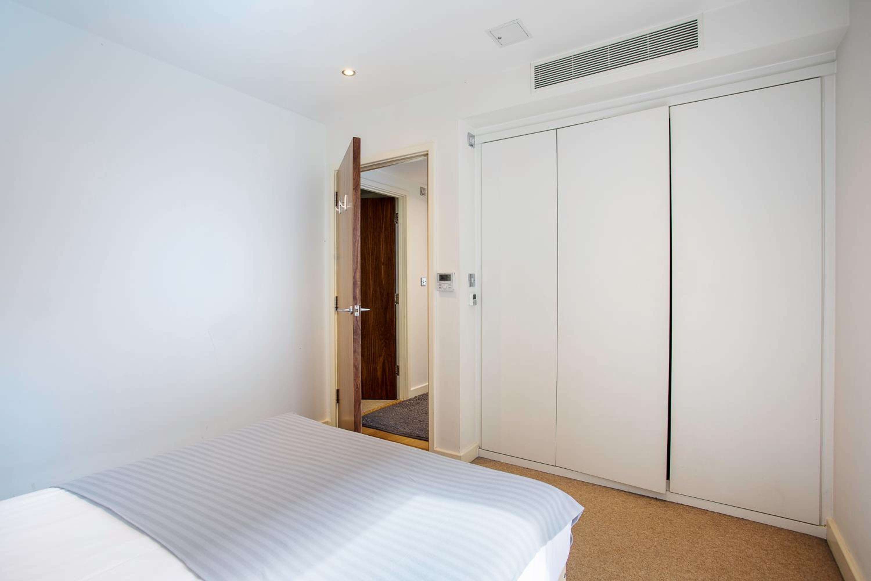 Cityscape Serenity - 2BR Westminster Apartment
