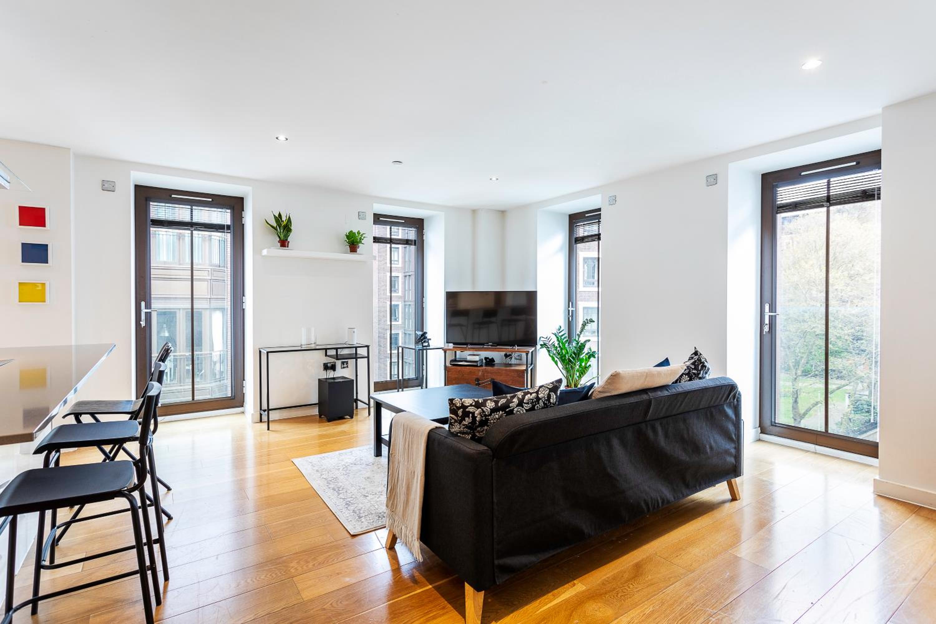 Cityscape Serenity - 2BR Westminster Apartment