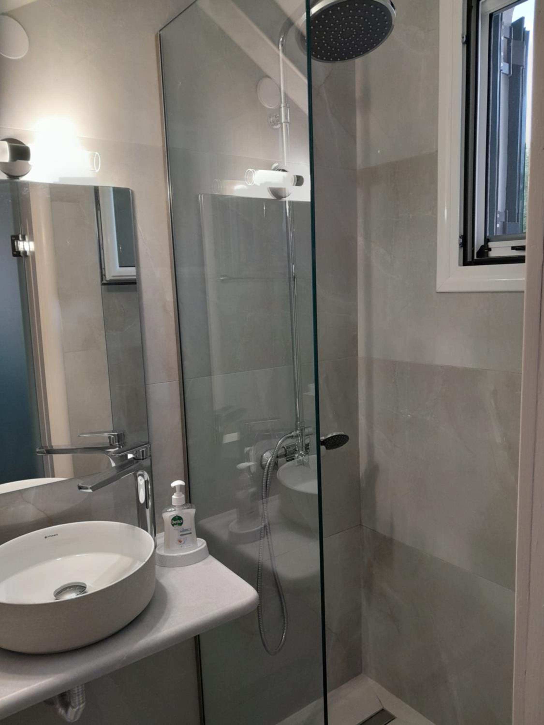 Potamos Apartments en Sidari — bathroom