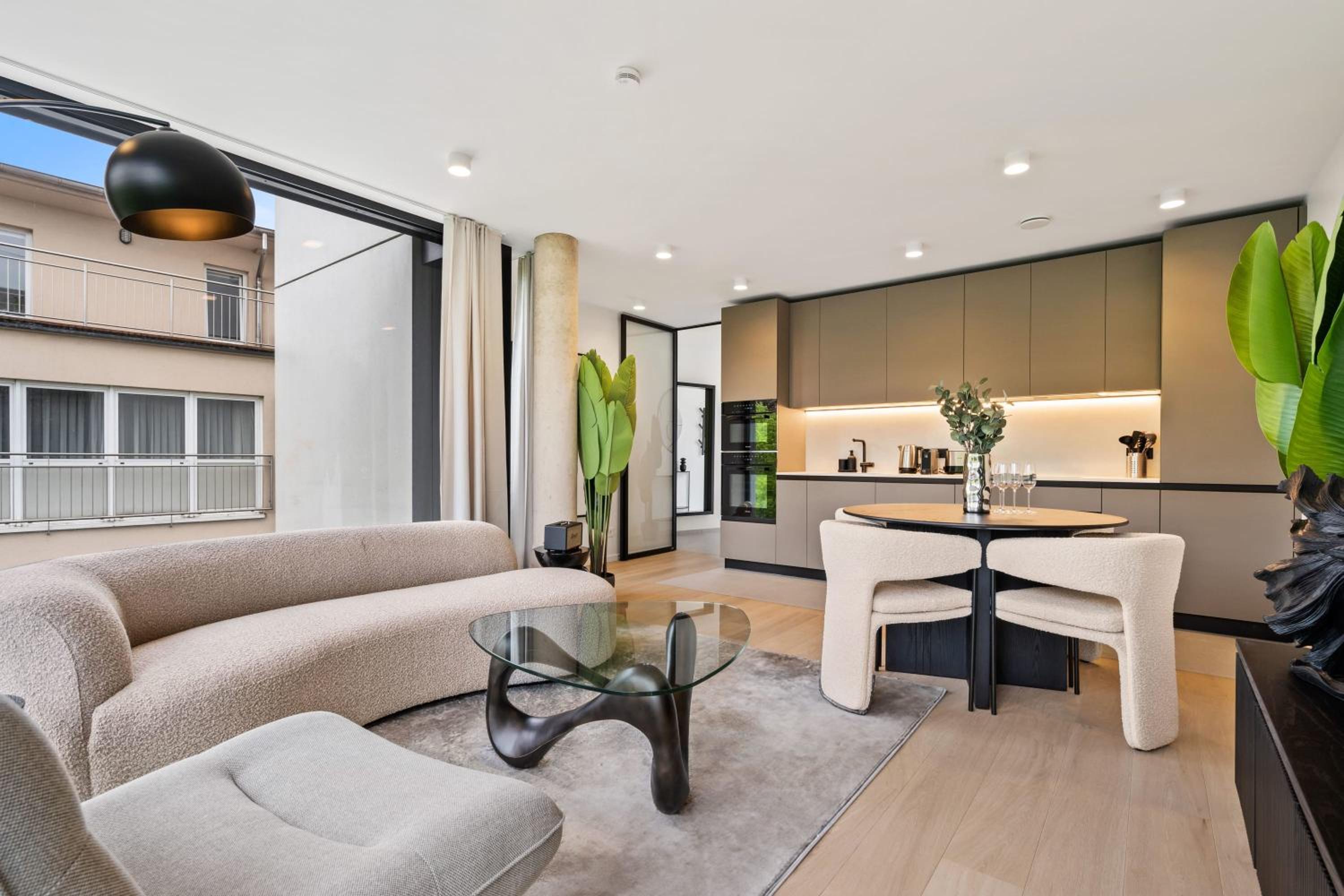 Luxury Downtown Apartment with Modern Amenities