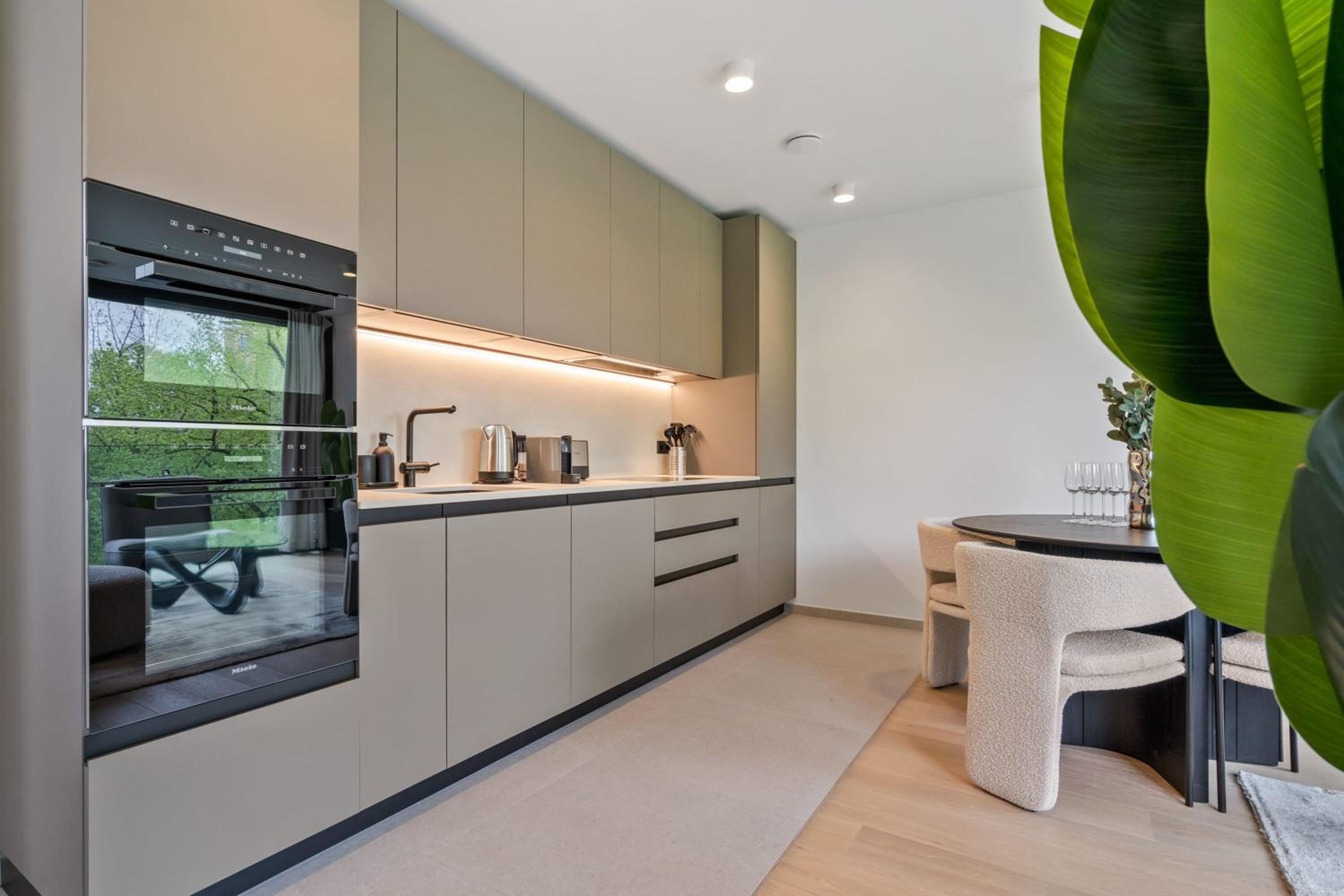 Luxury Downtown Apartment with Modern Amenities