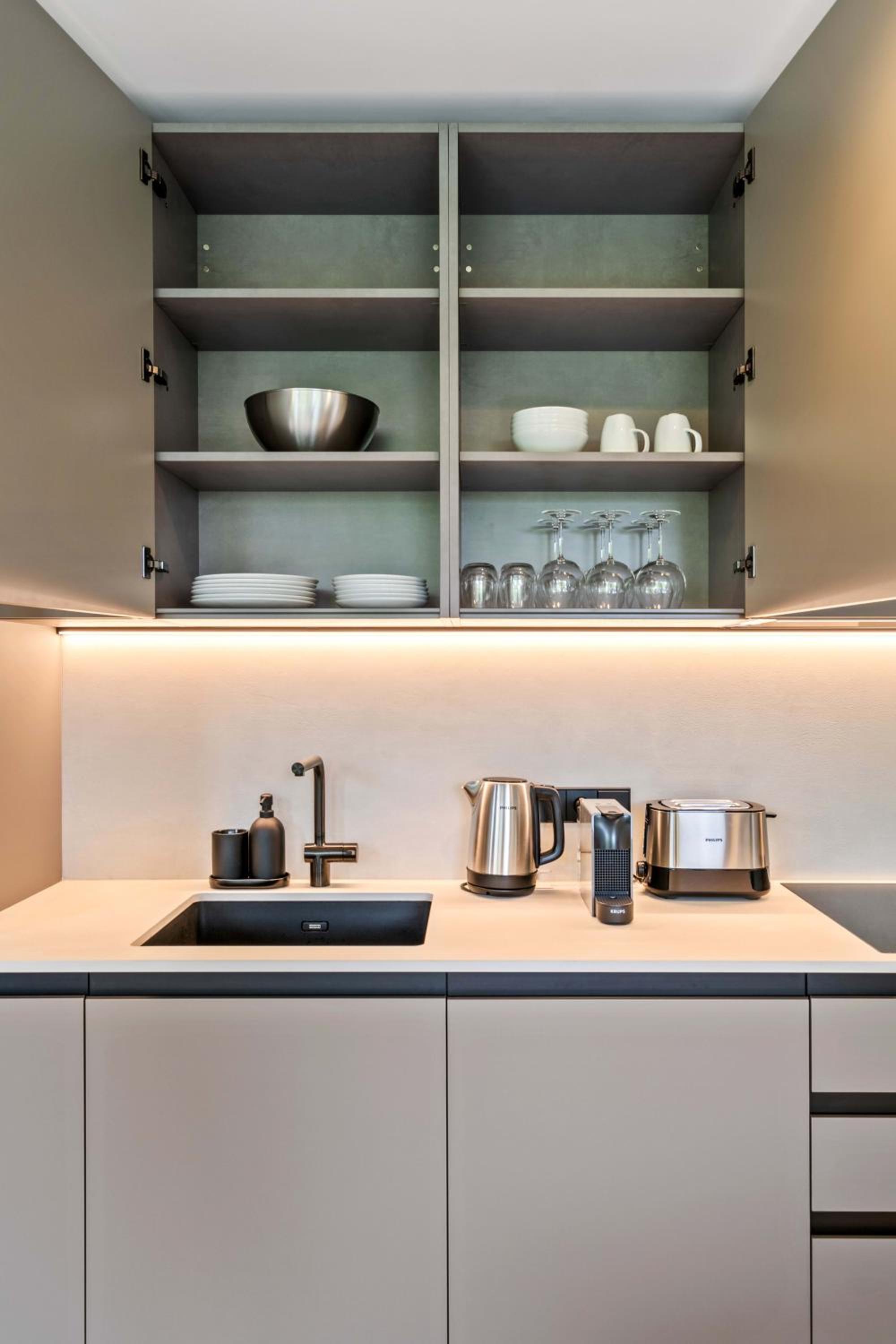Luxury Downtown Apartment with Modern Amenities