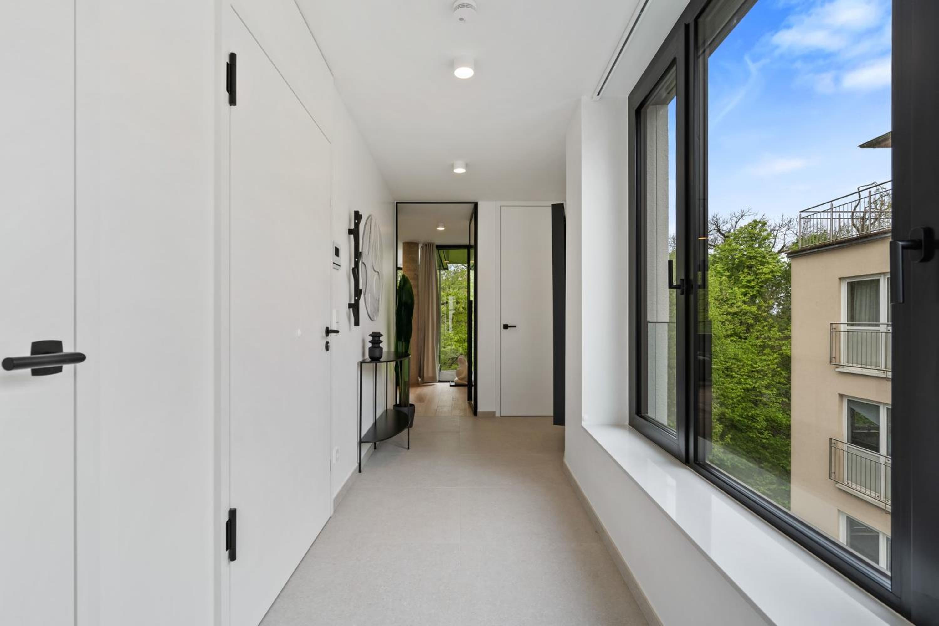 Luxury Downtown Apartment with Modern Amenities