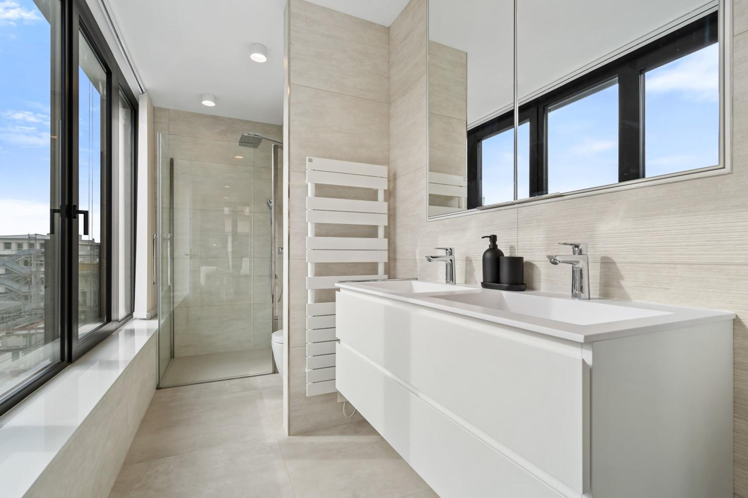 Luxury Downtown Apartment with Modern Amenities