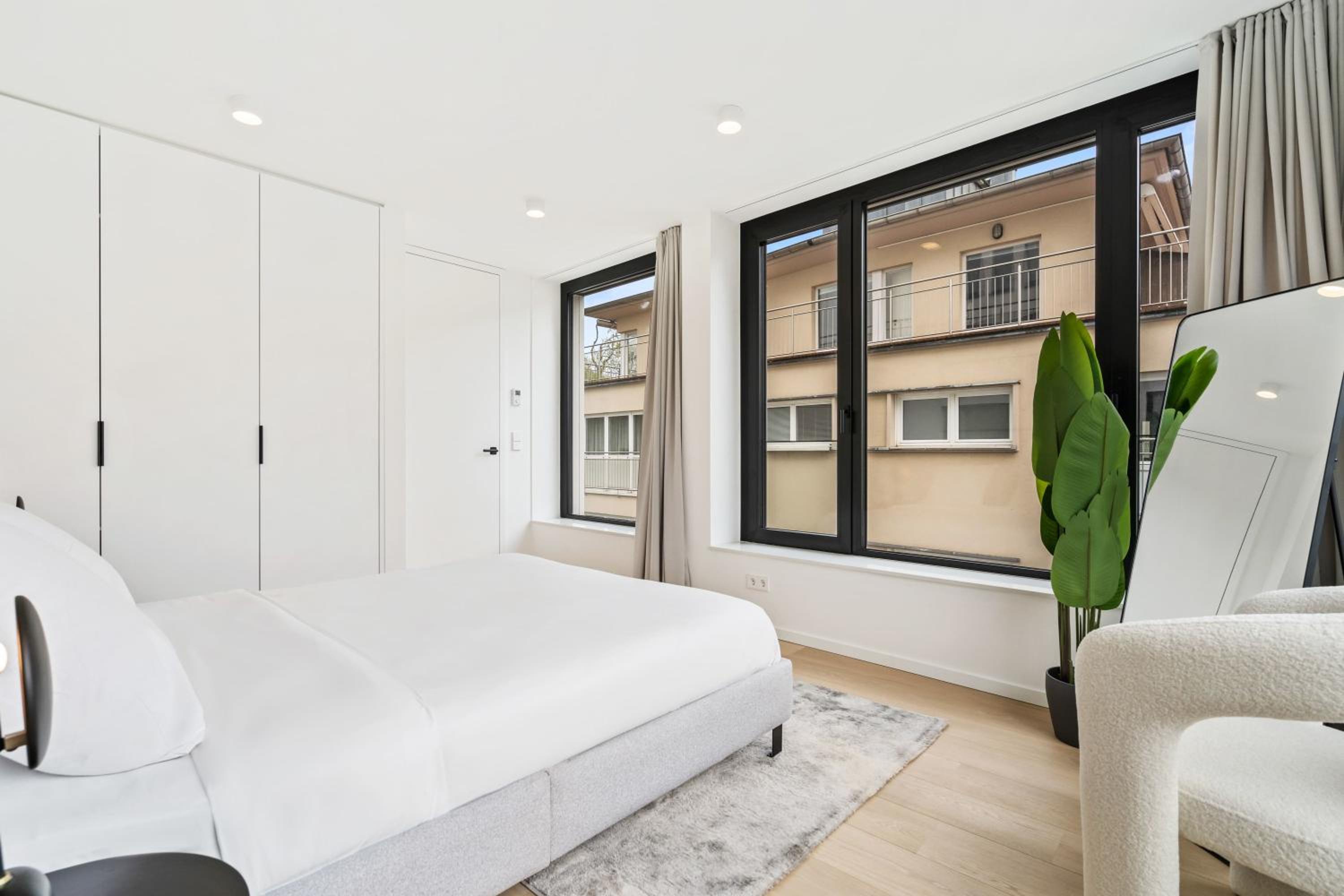 Foto 9 de 28 de Stylish Downtown Escape with Comforts