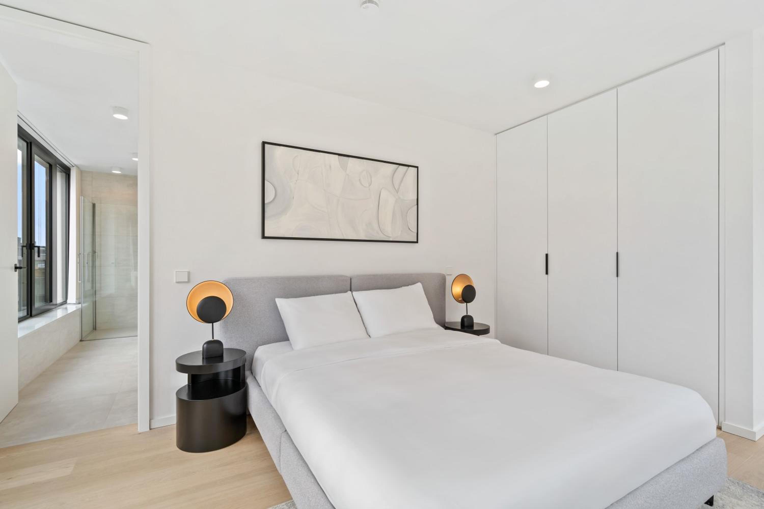 Foto 23 de 28 de Stylish Downtown Escape with Comforts