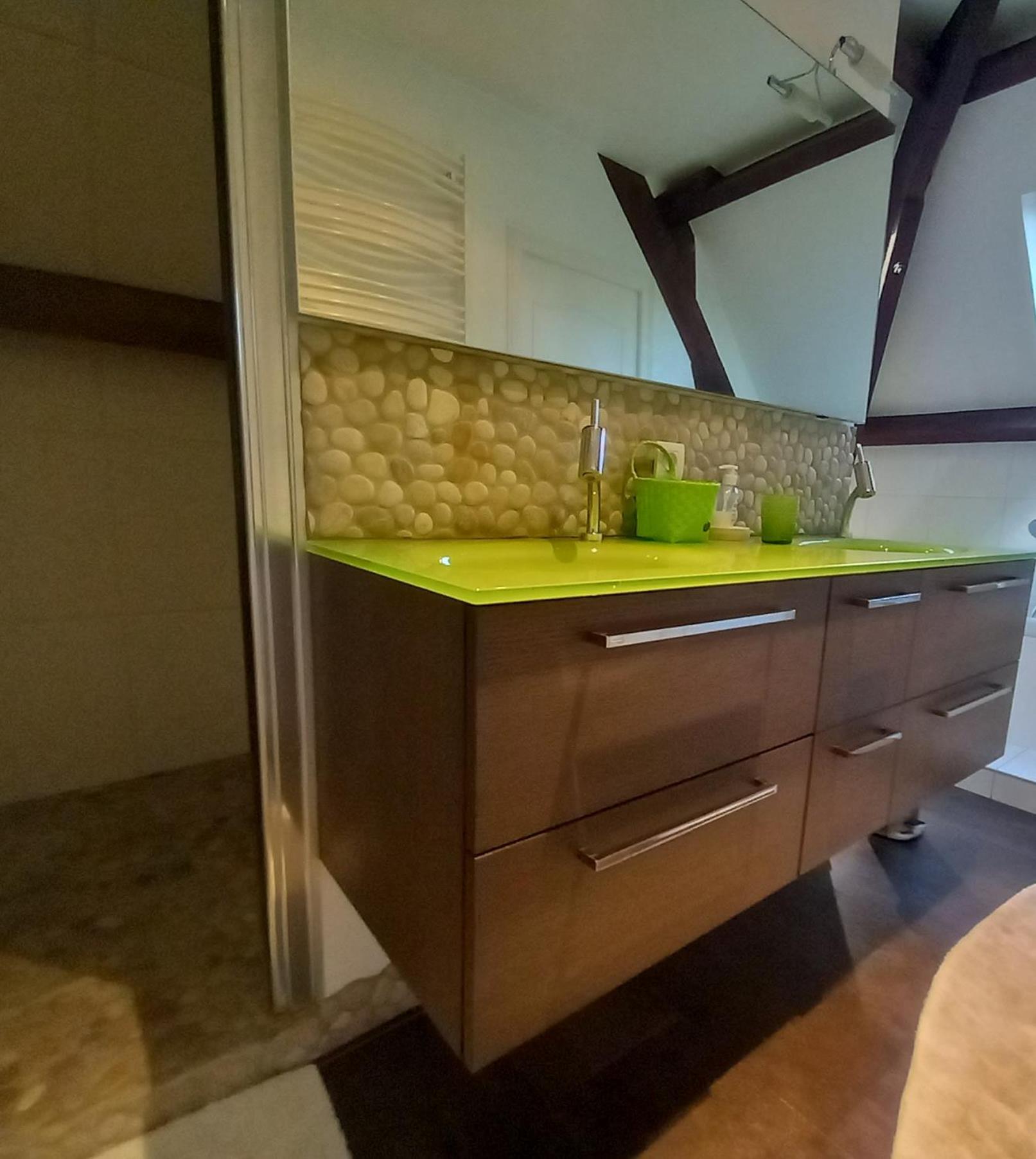 Suite privée dans spacieuse maison du Périgord, avec piscine