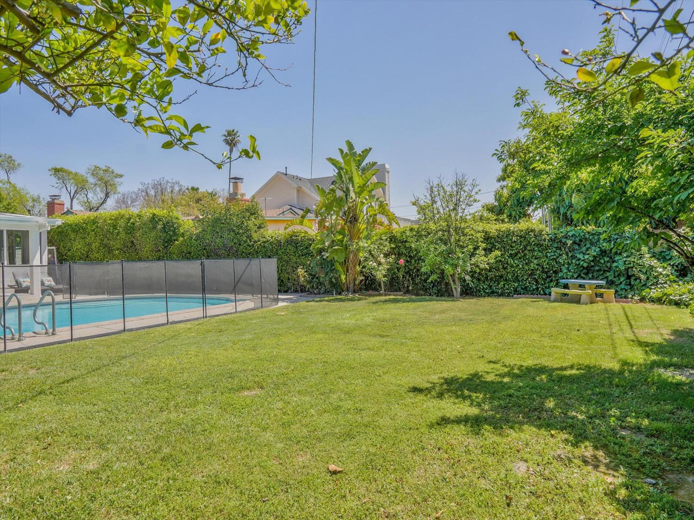 Hollywood Dream pool home & king beds
