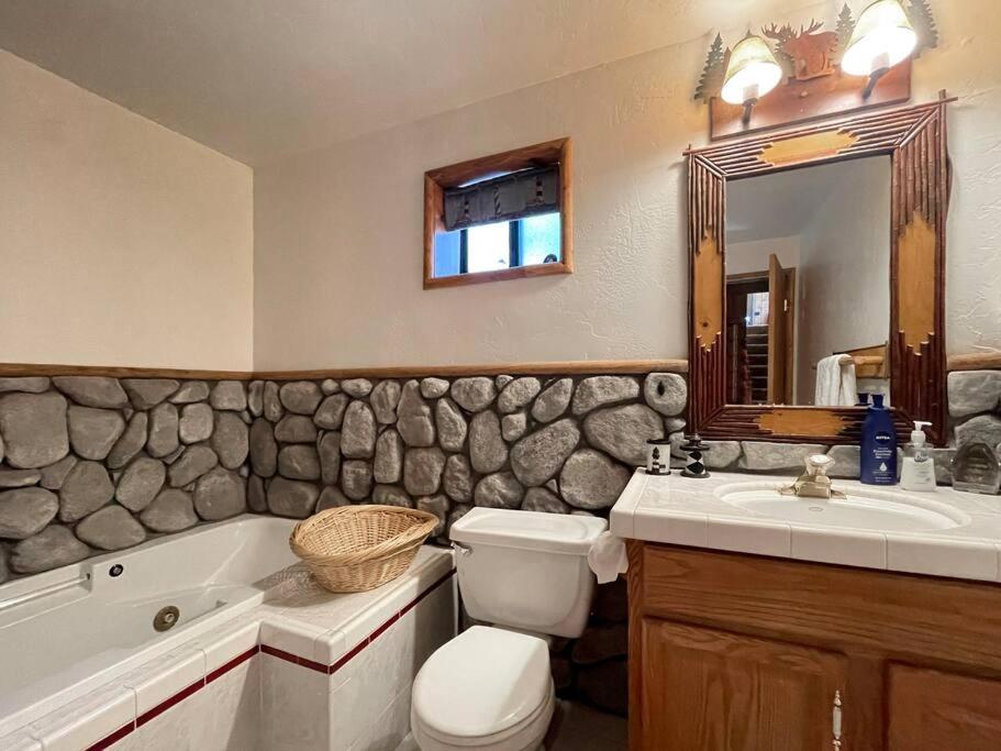 Centrally Located large 3 Bedrm/Available EV Charg view 5