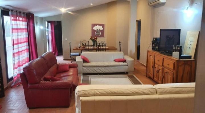 PENTHOUSE eagle saly