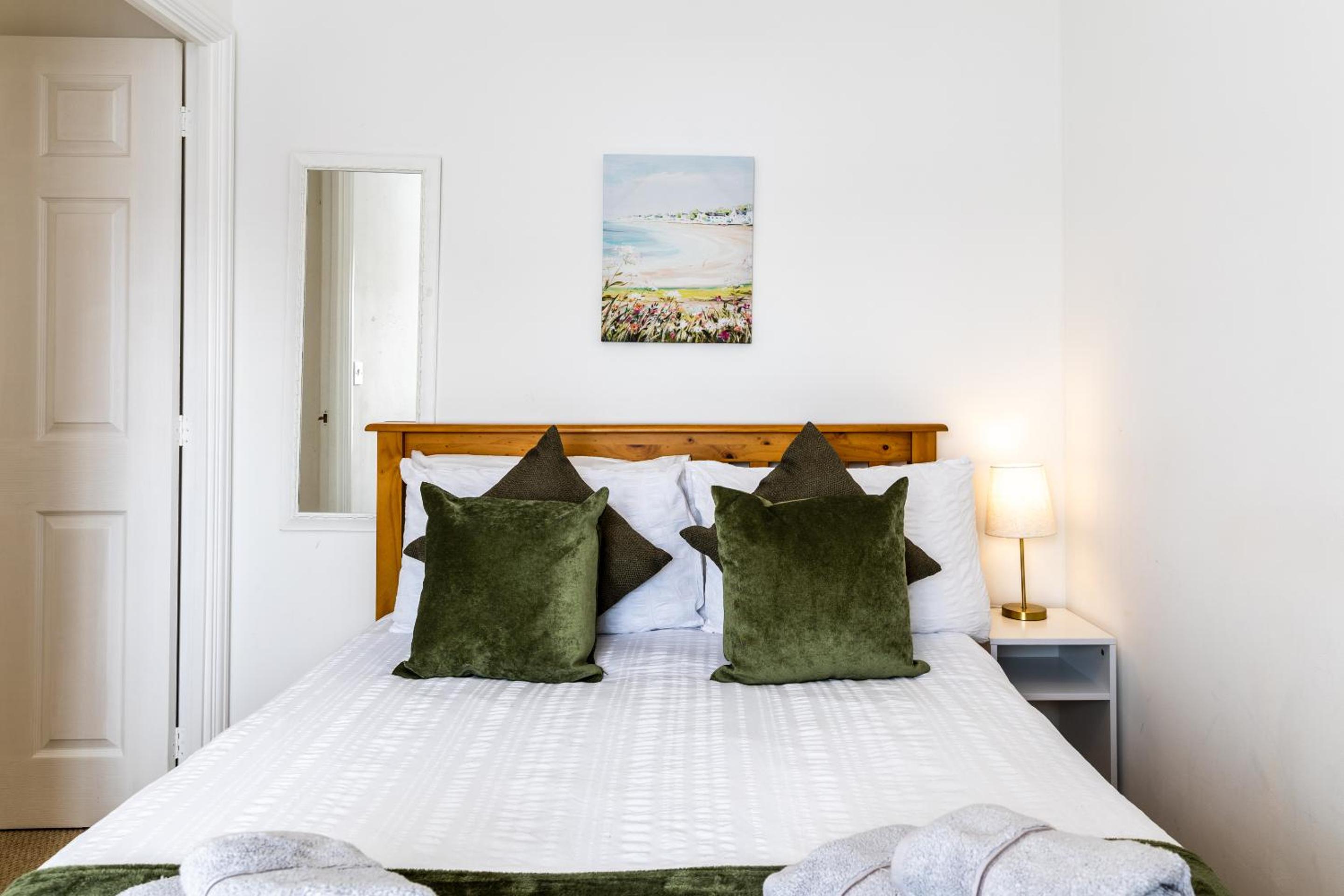 Limeslade House in Mumbles - Family & Dog Friendly view 4