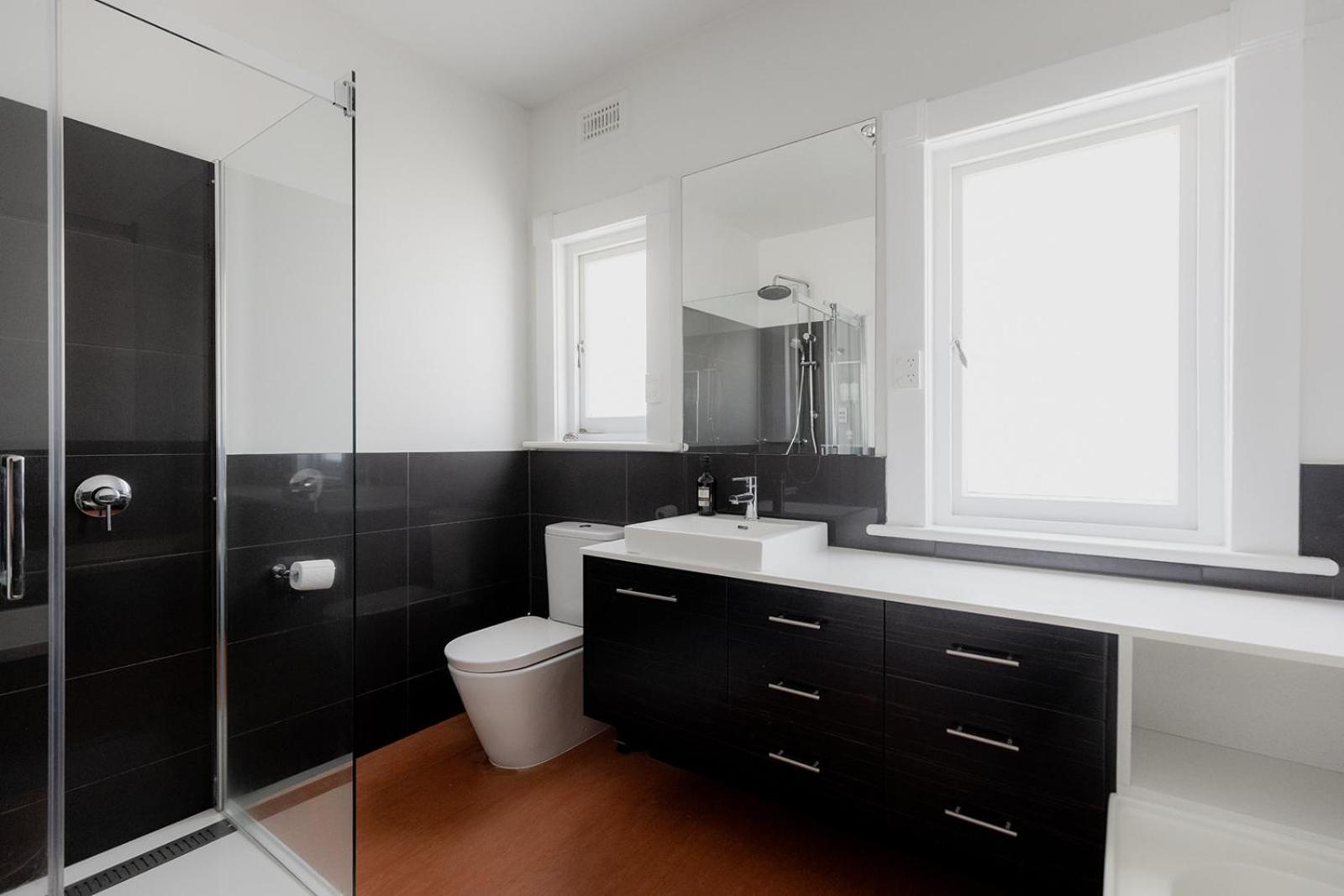 Spacious home near the Derwent in Sandy Bay