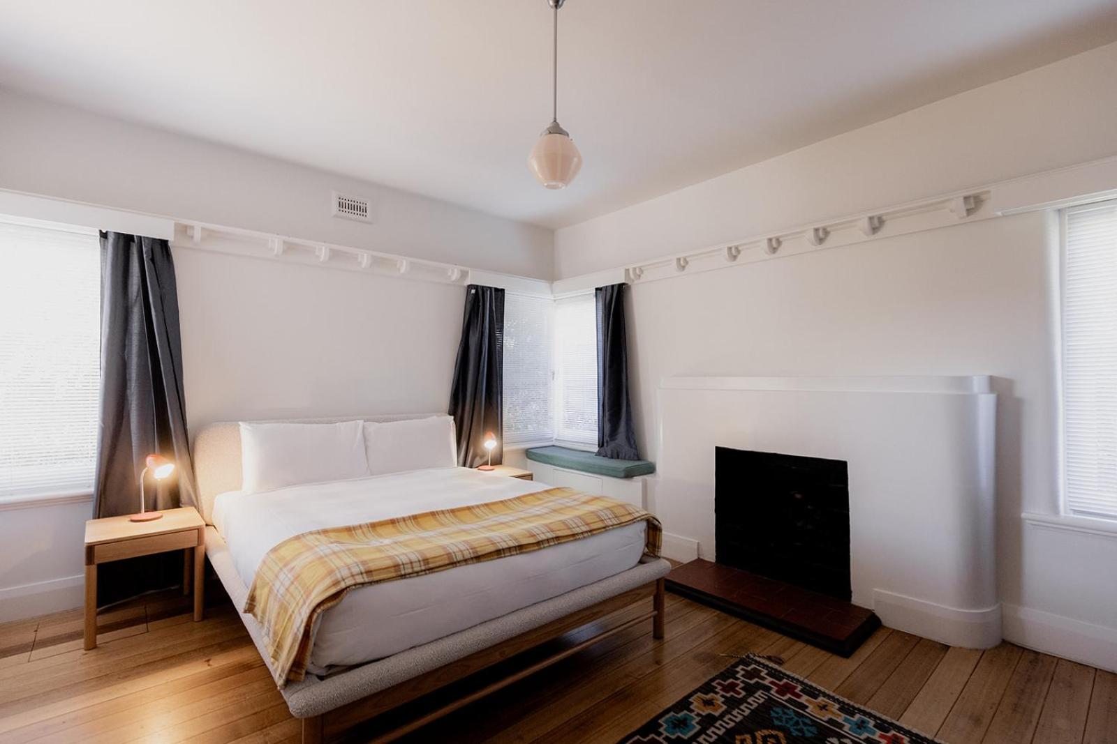 Spacious home near the Derwent in Sandy Bay