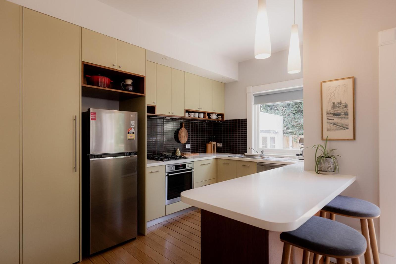 Spacious home near the Derwent in Sandy Bay