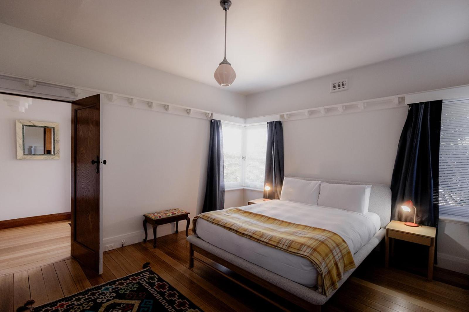 Spacious home near the Derwent in Sandy Bay