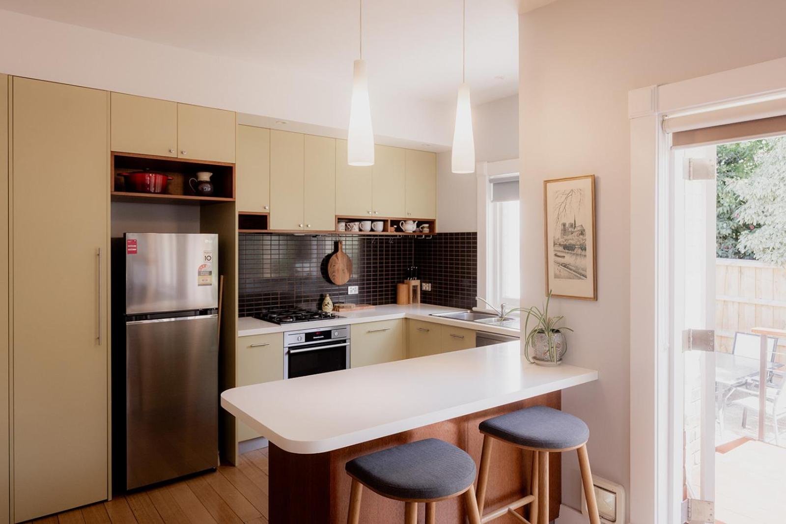 Spacious home near the Derwent in Sandy Bay