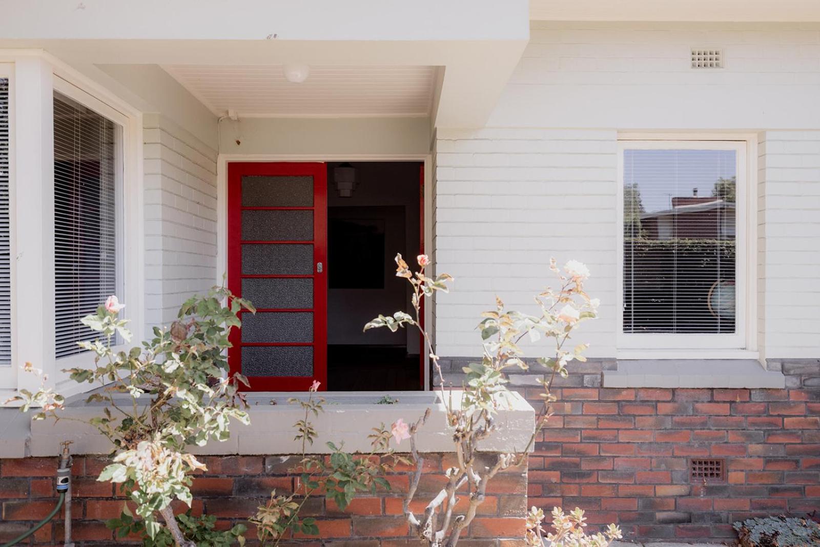 Spacious home near the Derwent in Sandy Bay