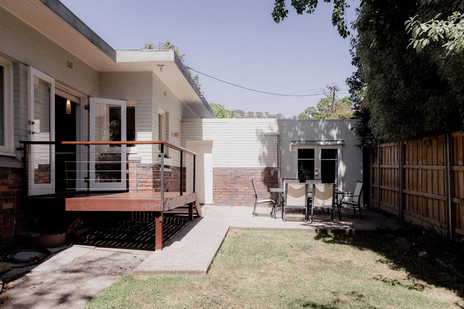 Spacious home near the Derwent in Sandy Bay