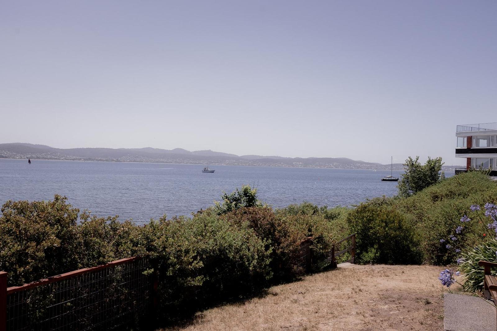 Spacious home near the Derwent in Sandy Bay