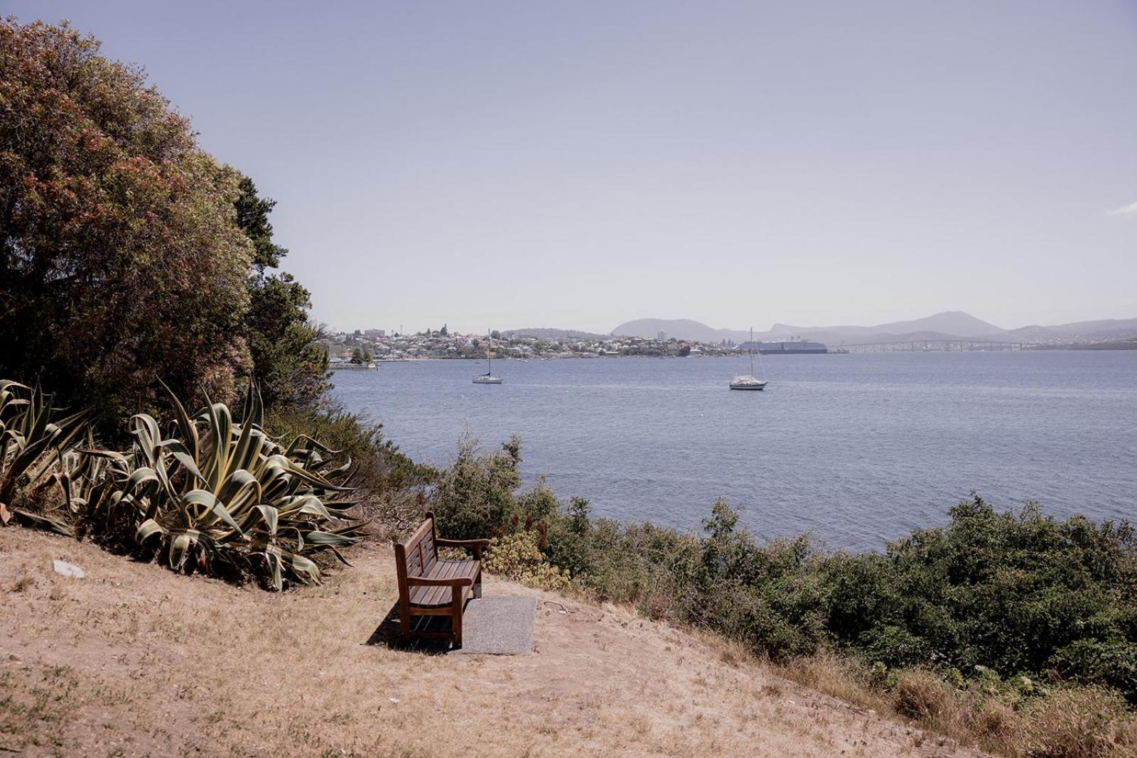 Spacious home near the Derwent in Sandy Bay