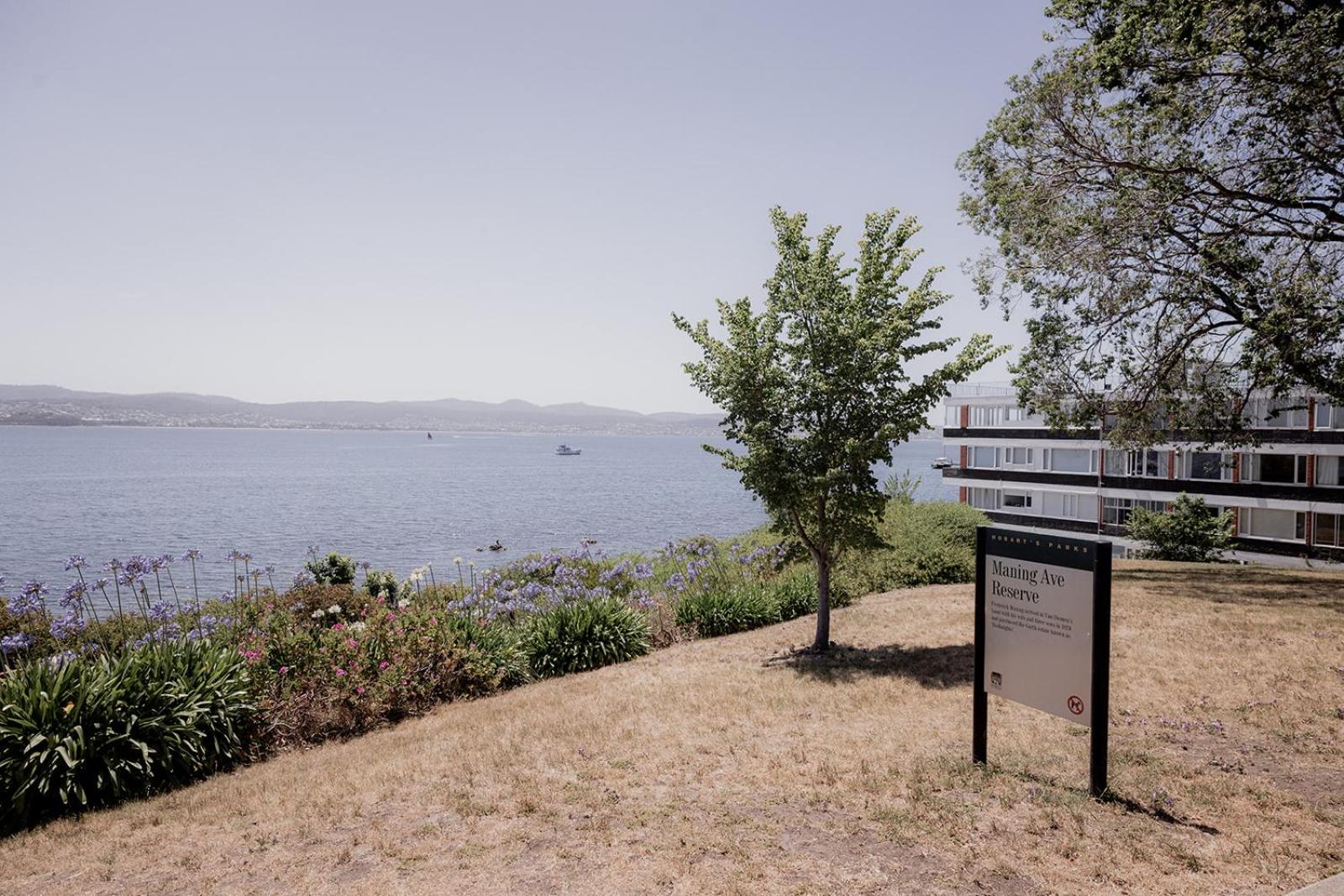 Spacious home near the Derwent in Sandy Bay