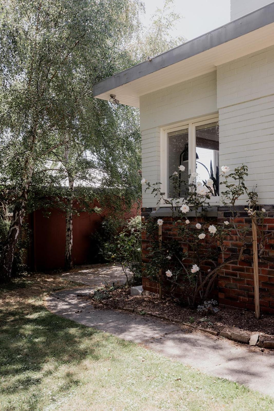 Spacious home near the Derwent in Sandy Bay