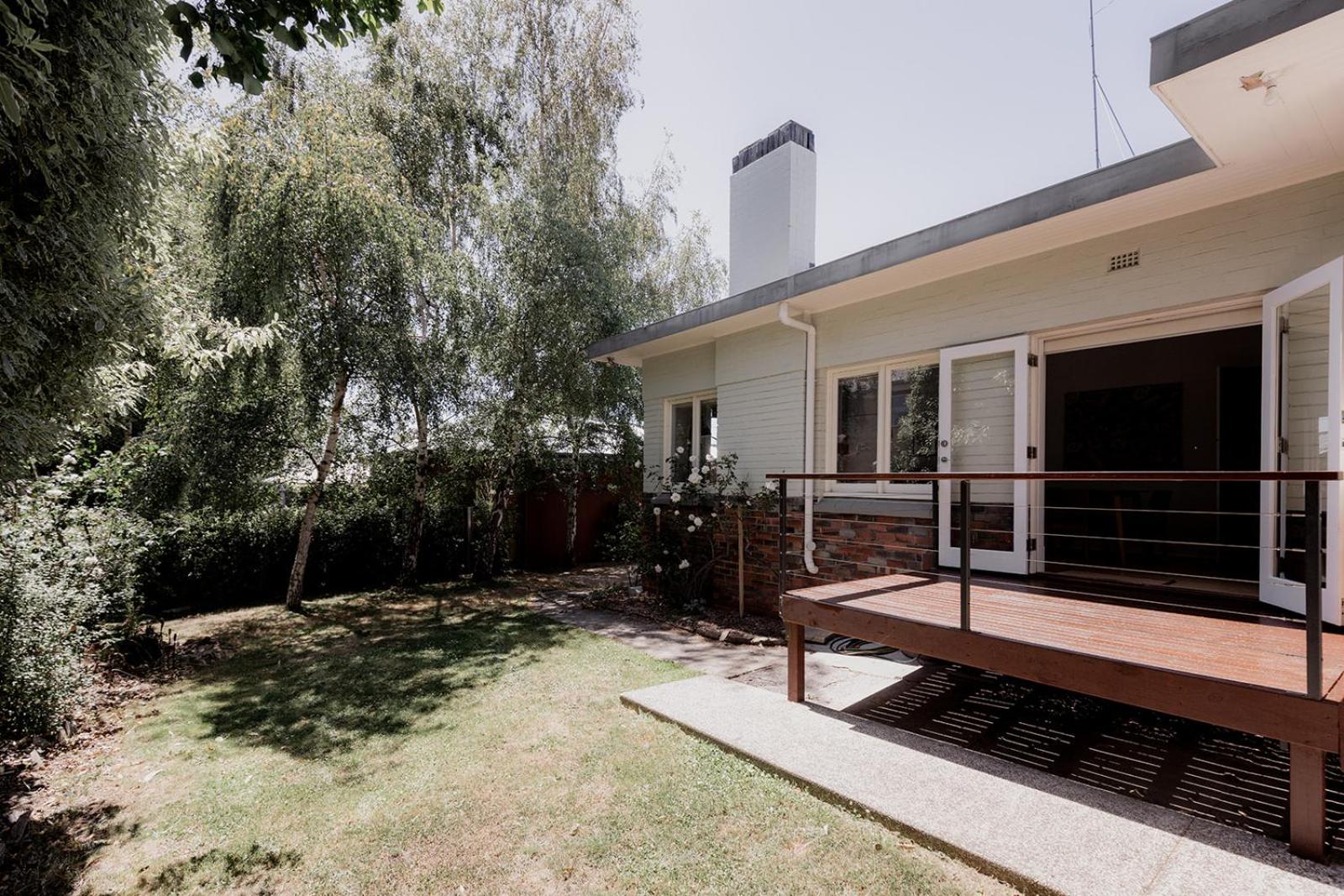 Spacious home near the Derwent in Sandy Bay