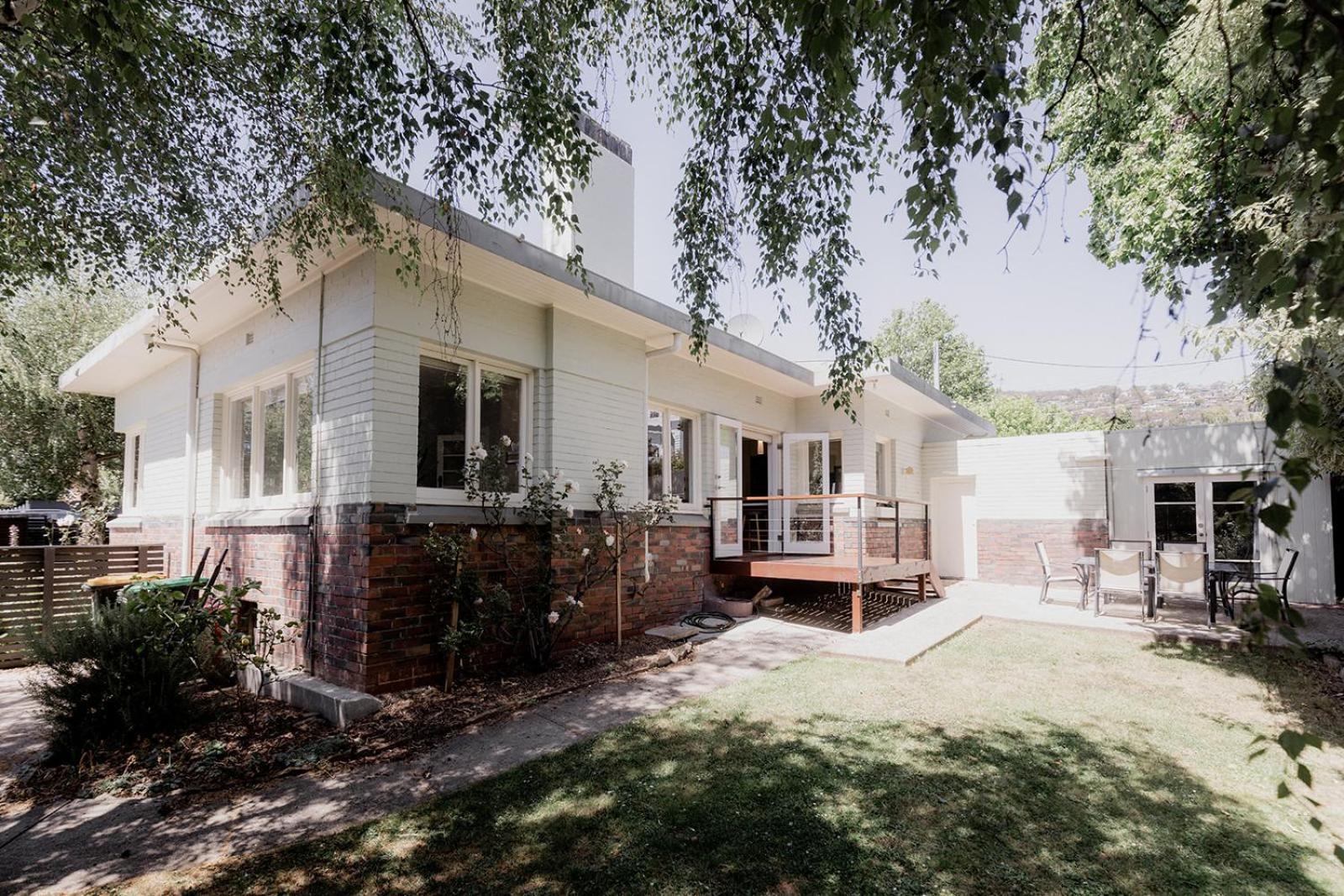 Spacious home near the Derwent in Sandy Bay