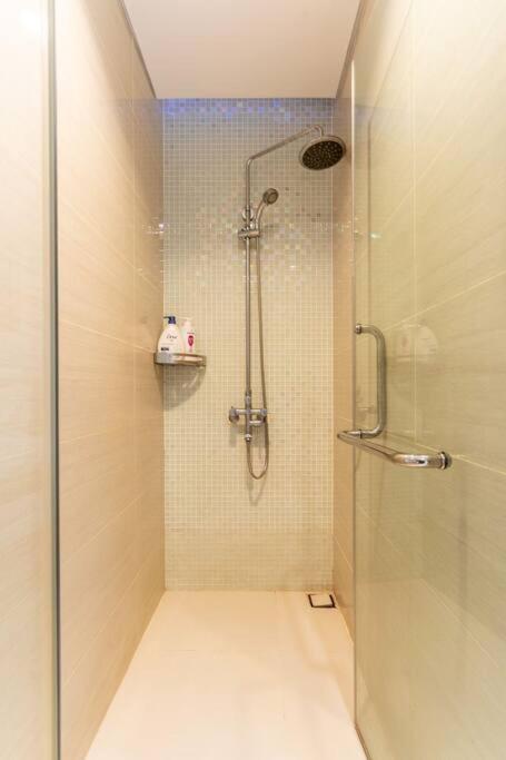 The Rixx Stylish in D1 at Ben Thanh with Netflix pool bathtub