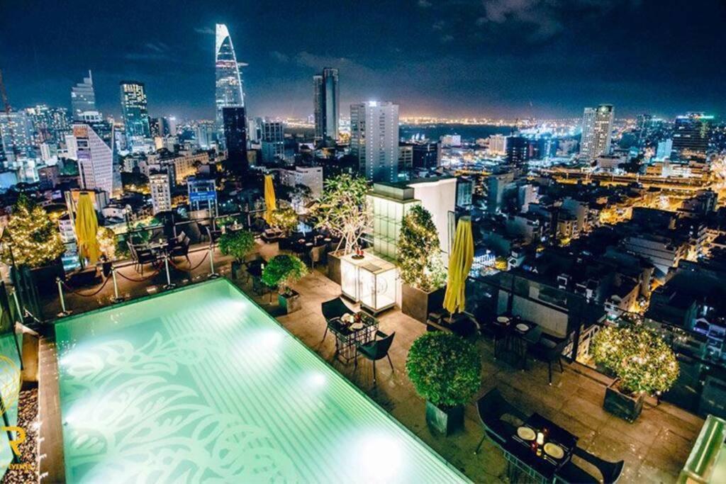 The Rixx Stylish in D1 at Ben Thanh with Netflix pool bathtub