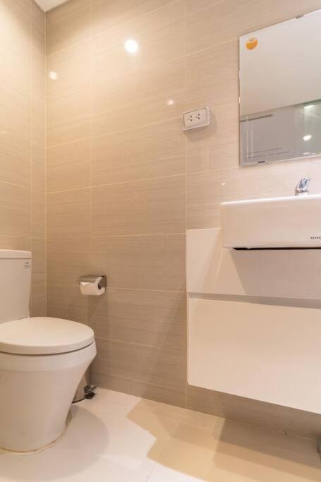The Rixx Stylish in D1 at Ben Thanh with Netflix pool bathtub