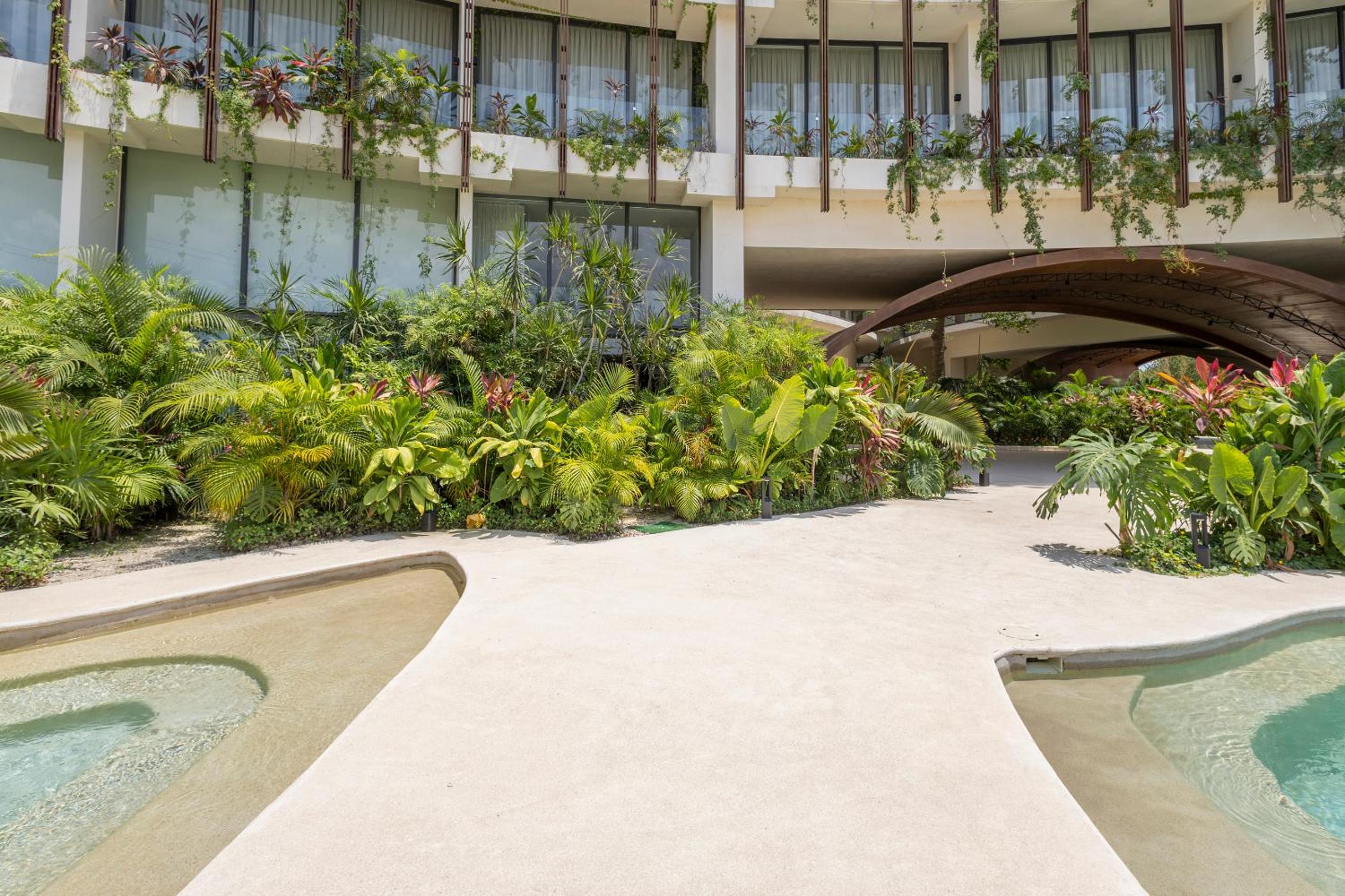 Mistiq Gardens