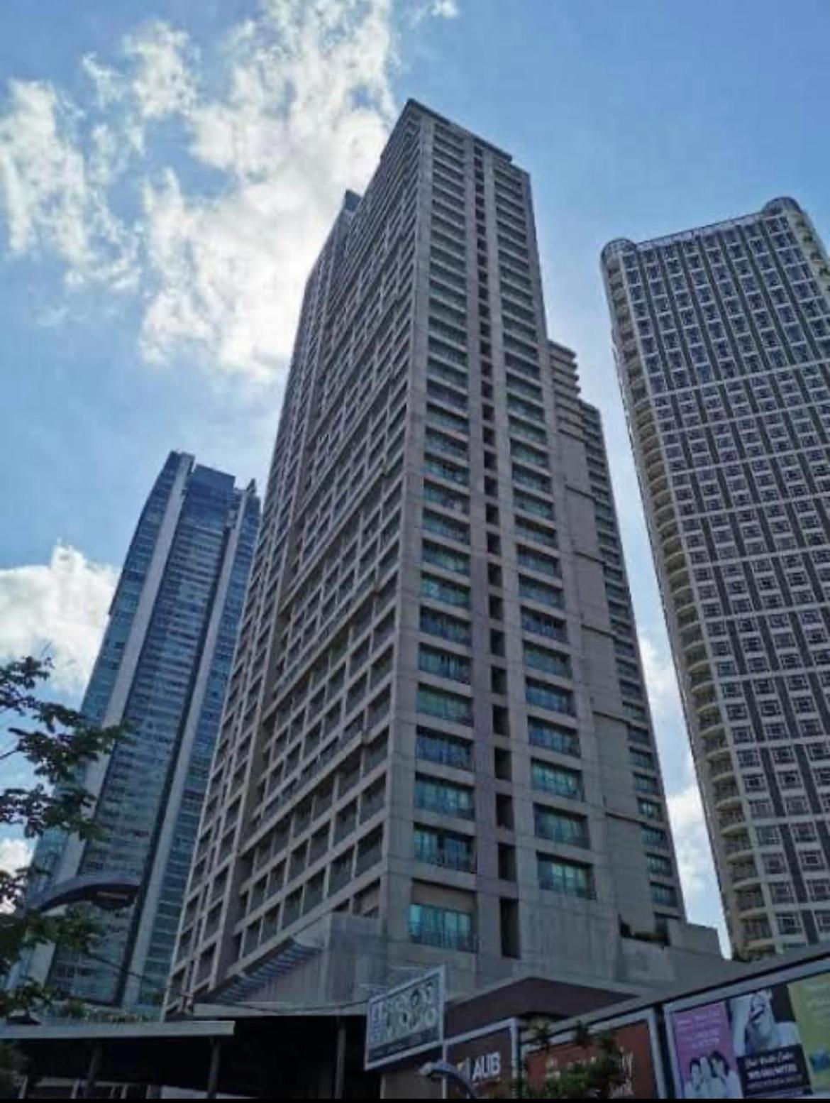 SOHO Condotel EDSA Shaw near SM Megamall FREE Pool Access view 2